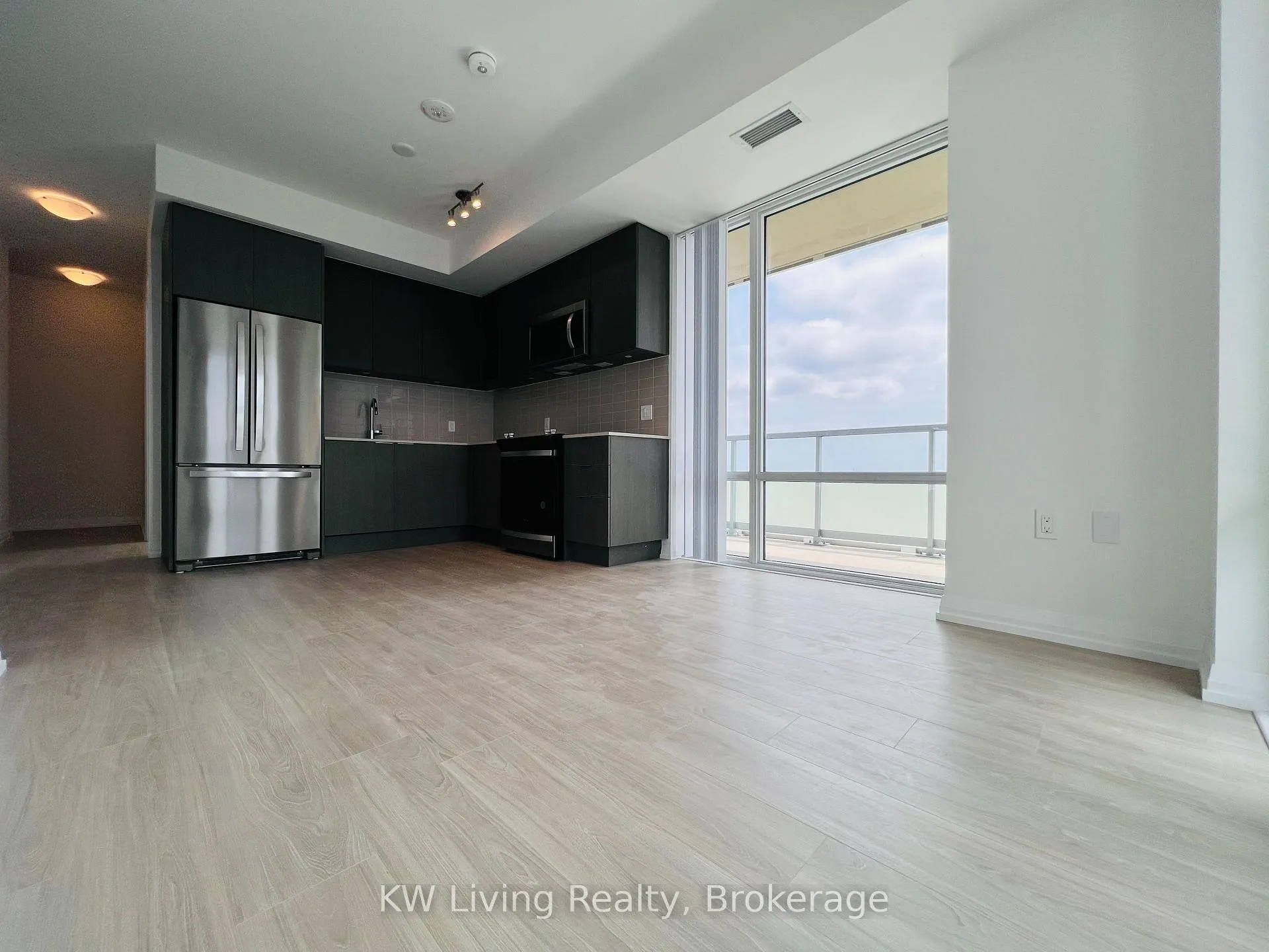 Photo 3 of Unit 3013, 50 Dunfield Avenue, Toronto, Mount Pleasant West — HOMEH