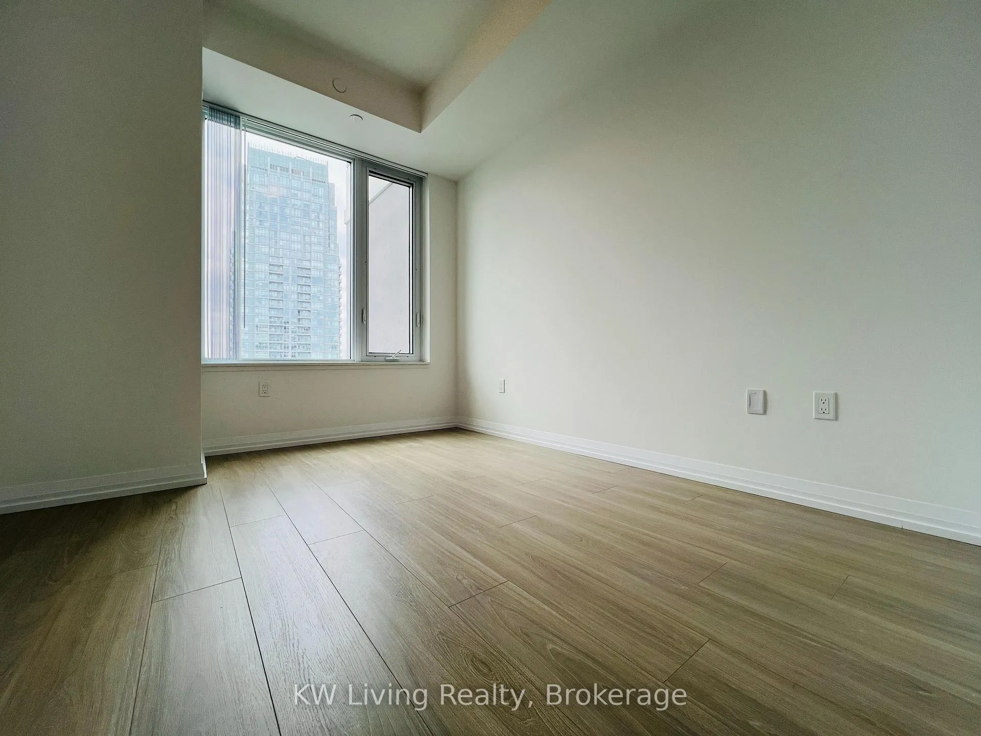Photo 4 of Unit 3013, 50 Dunfield Avenue, Toronto, Mount Pleasant West — HOMEH