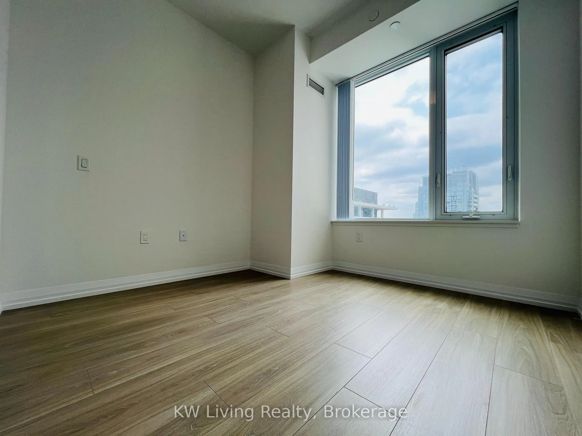 Photo 6 of Unit 3013, 50 Dunfield Avenue, Toronto, Mount Pleasant West — HOMEH