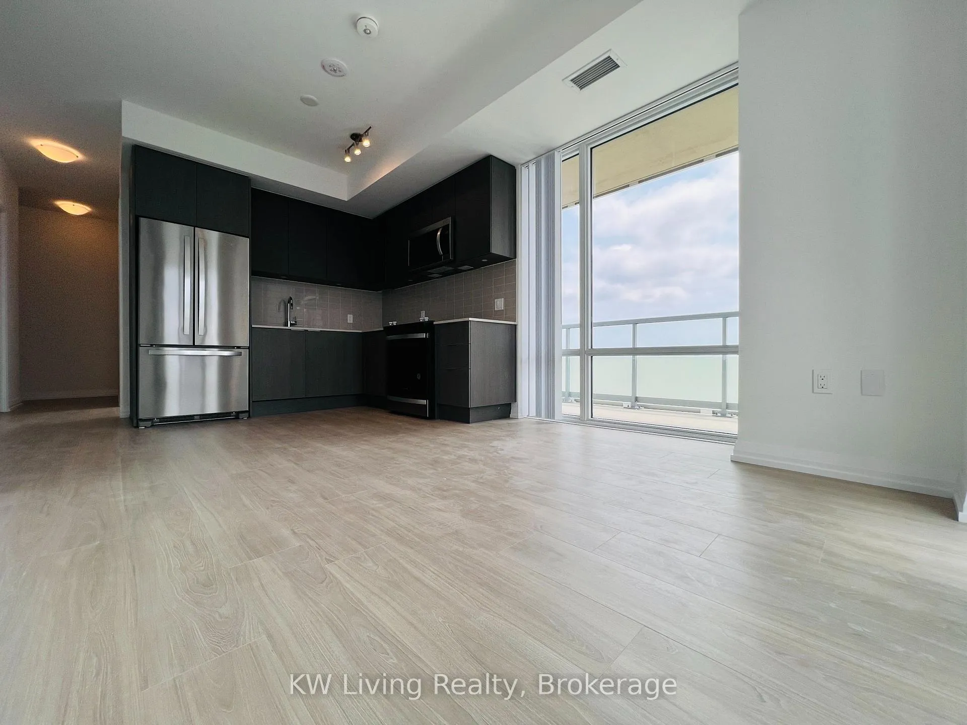Photo 7 of Unit 3013, 50 Dunfield Avenue, Toronto, Mount Pleasant West — HOMEH
