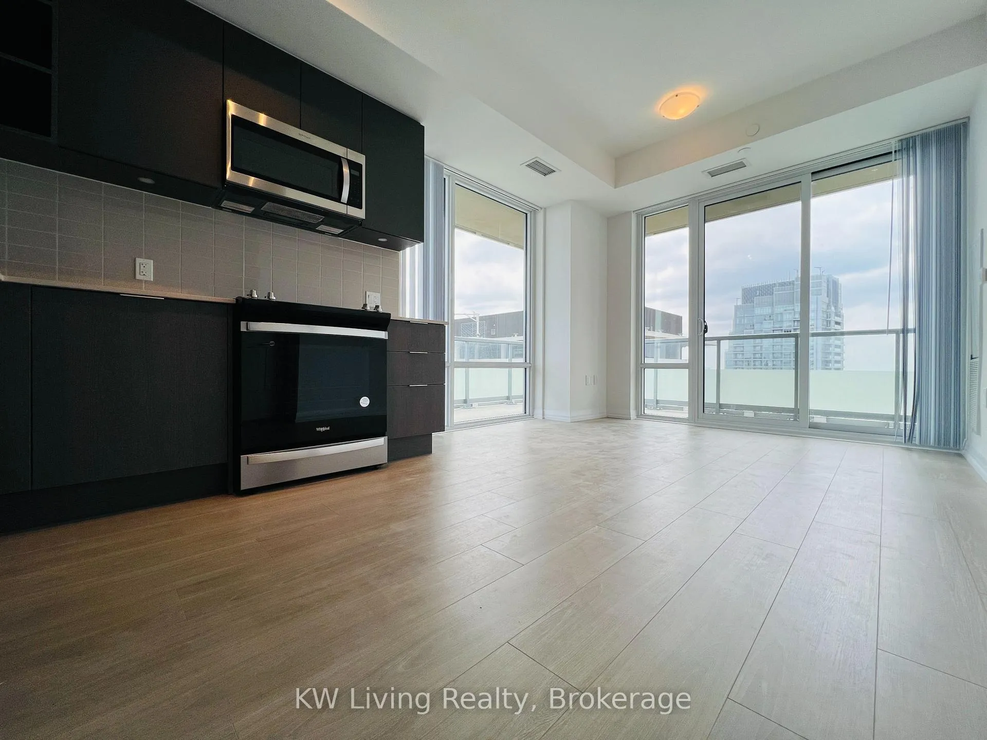 Photo 9 of Unit 3013, 50 Dunfield Avenue, Toronto, Mount Pleasant West — HOMEH