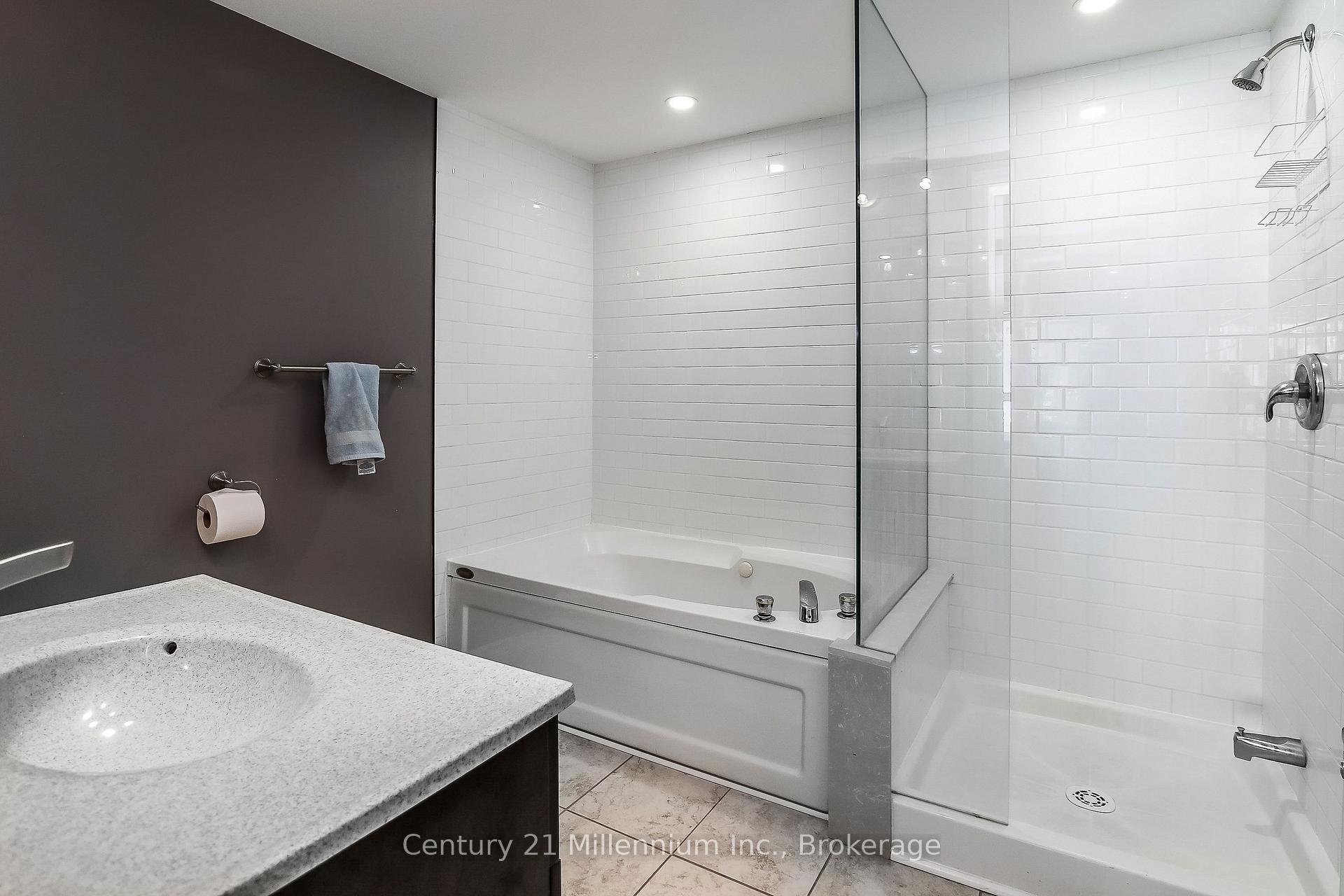 Photo 15 of Unit 840, 34 Dawson Drive, Collingwood — HOMEH