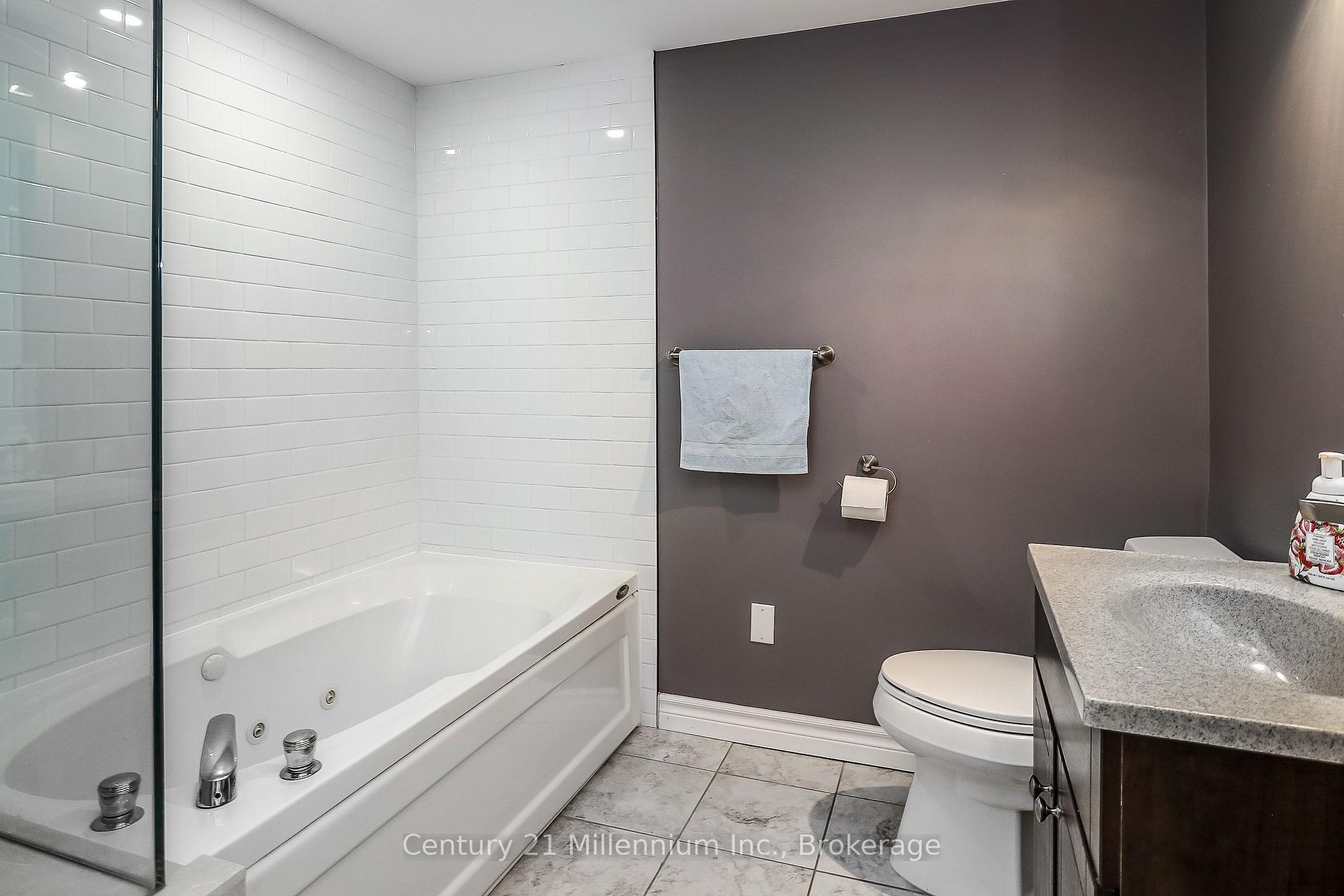 Photo 19 of Unit 840, 34 Dawson Drive, Collingwood — HOMEH