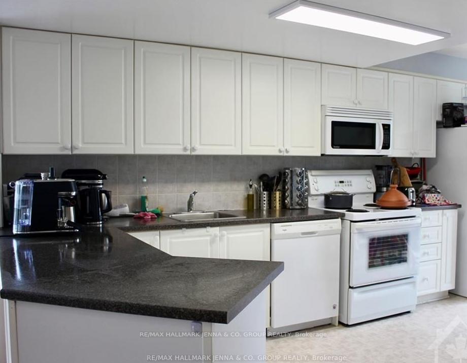 Photo 3 of 334 Cresthaven Drive, Ottawa, Barrhaven East — HOMEH