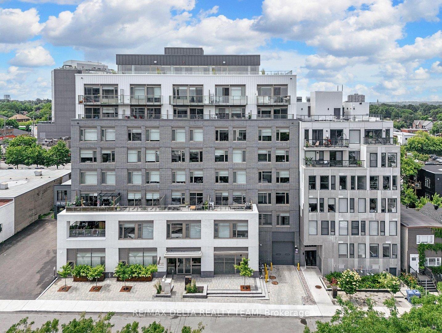 Front of Unit 412, 18 Hamilton Avenue N