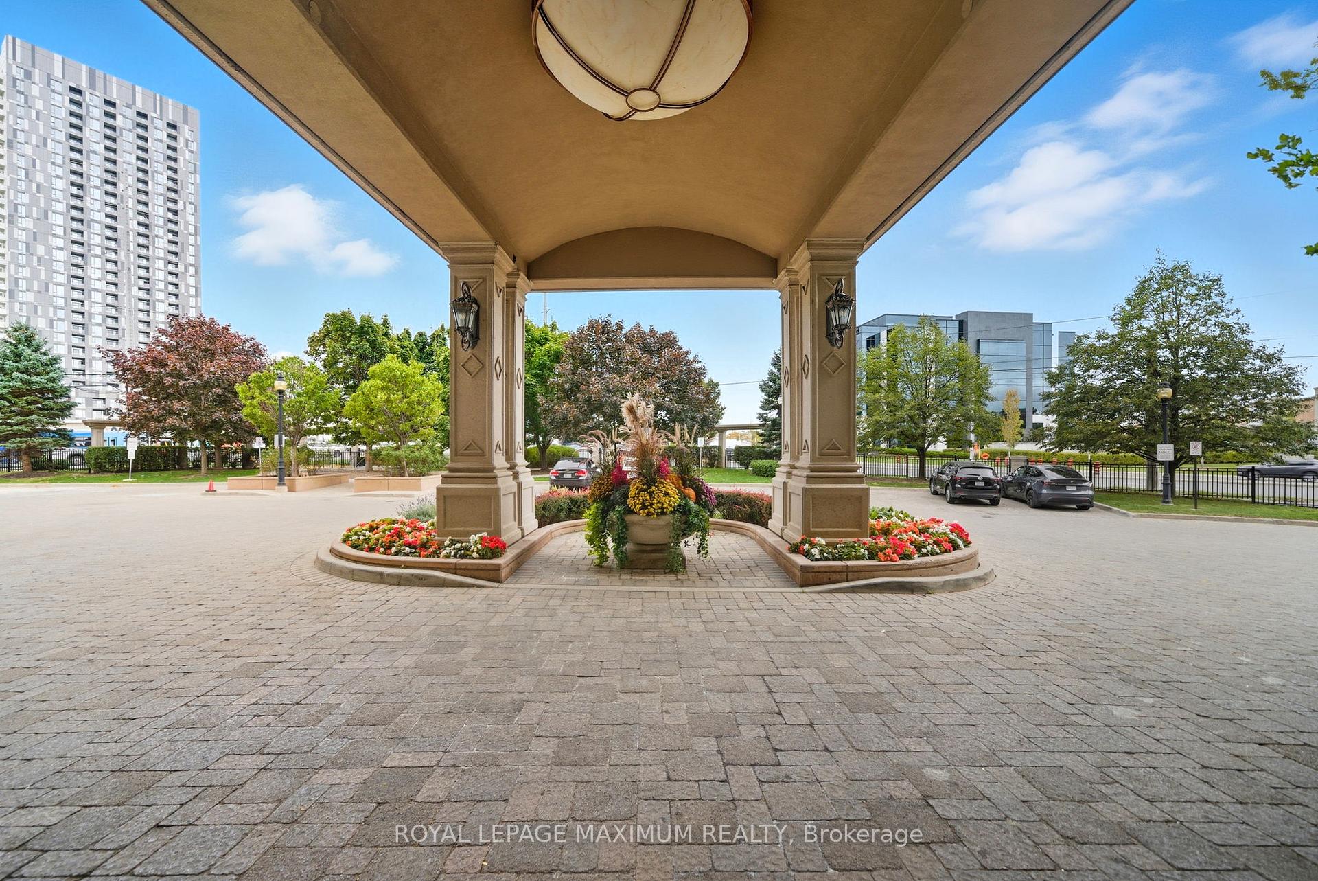 Photo 3 of Unit 714, 9225 Jane Street, Vaughan, Maple — HOMEH