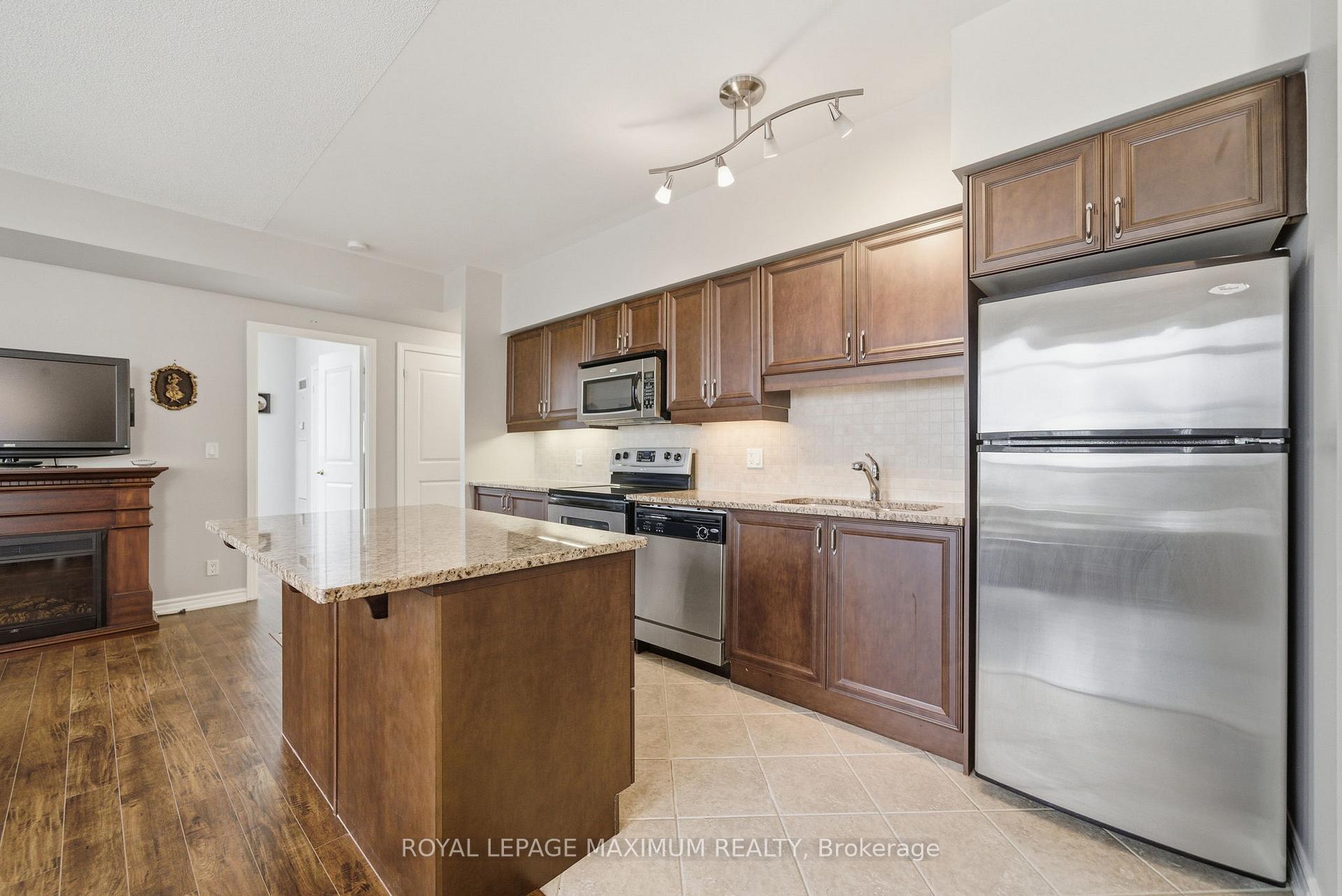 Photo 8 of Unit 714, 9225 Jane Street, Vaughan, Maple — HOMEH