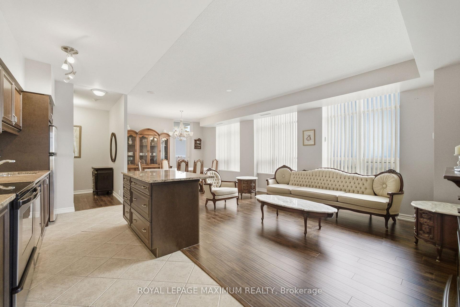 Photo 9 of Unit 714, 9225 Jane Street, Vaughan, Maple — HOMEH