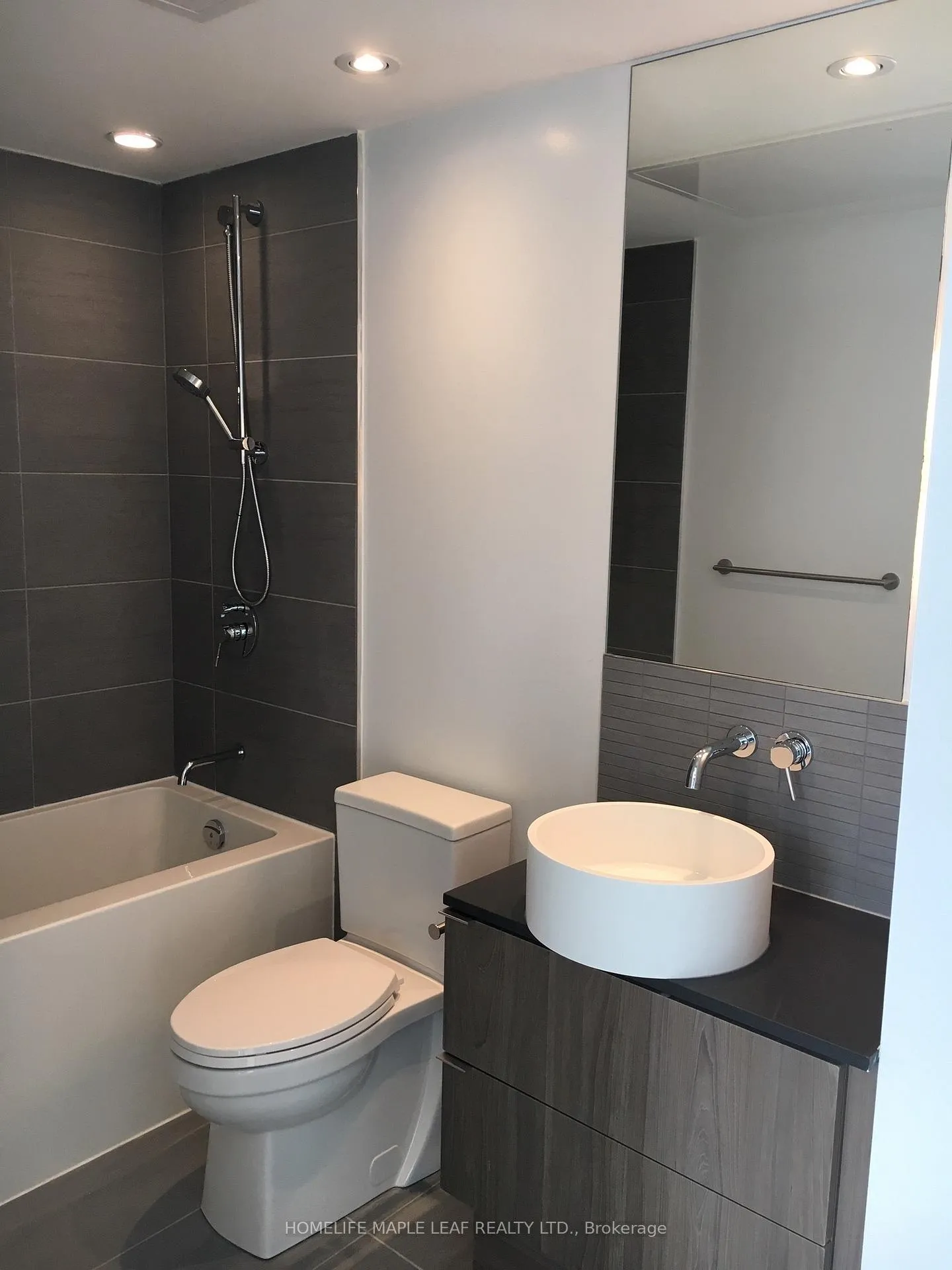 Photo 2 of Unit 1801, 161 Roehampton Avenue, Toronto, Mount Pleasant West — HOMEH