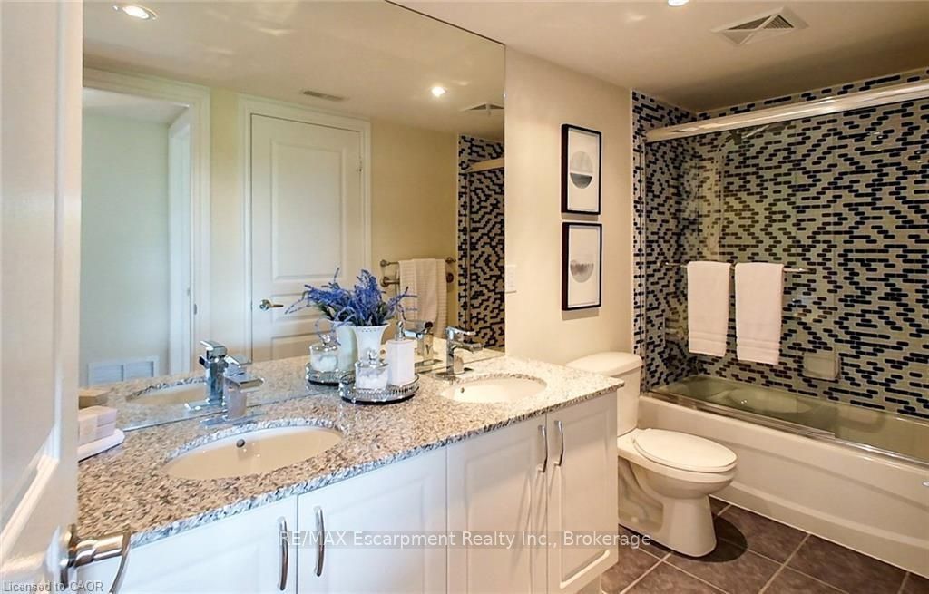 Photo 29 of Unit 302, 8 Brandy Lane Drive, Collingwood — HOMEH
