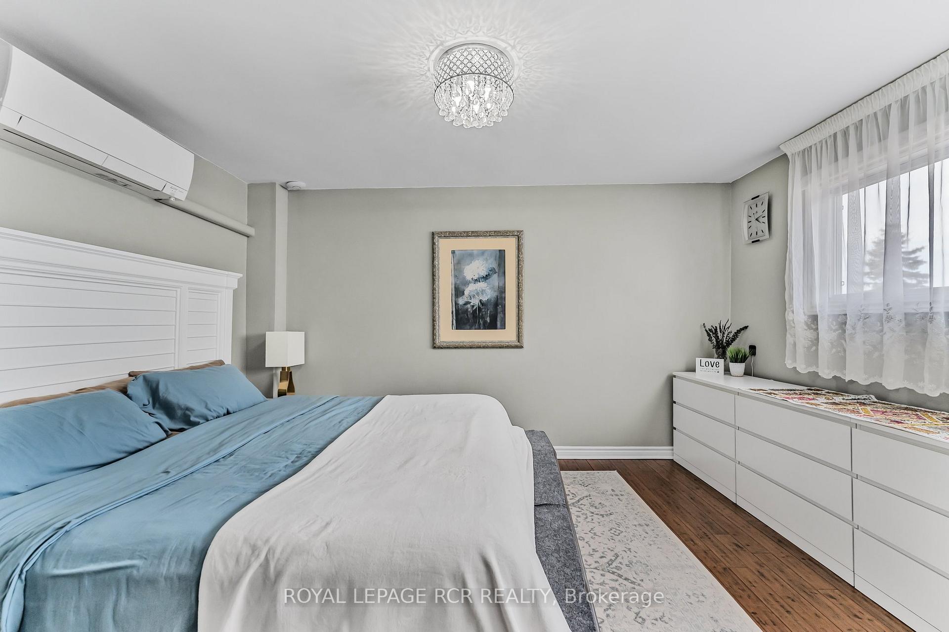 Photo 8 of 109 Milestone Crescent, Aurora, Aurora Village — HOMEH
