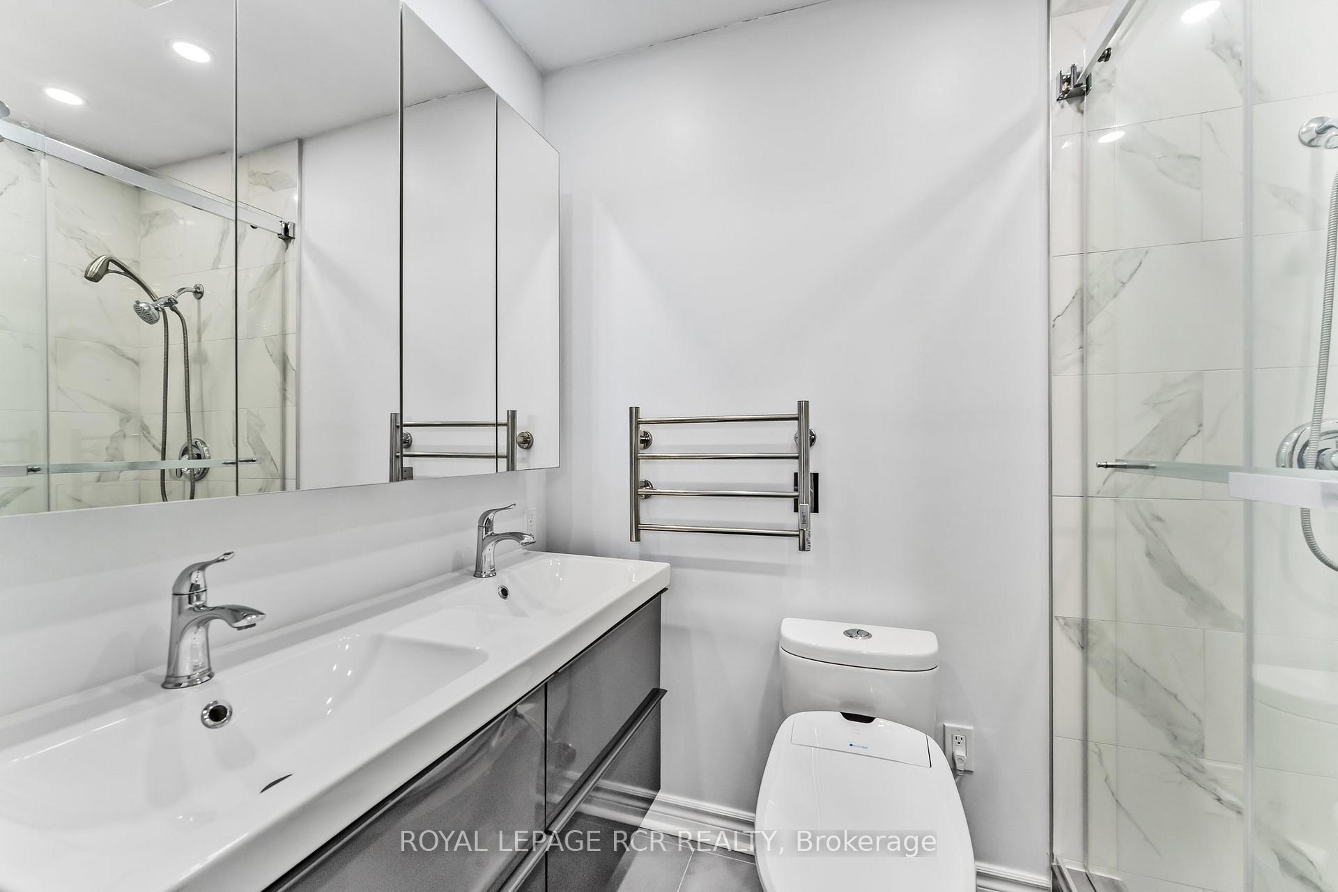 Photo 10 of 109 Milestone Crescent, Aurora, Aurora Village — HOMEH