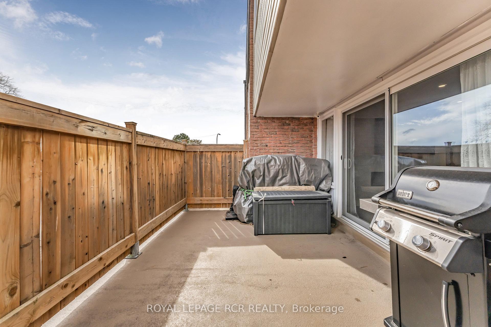 Photo 14 of 109 Milestone Crescent, Aurora, Aurora Village — HOMEH