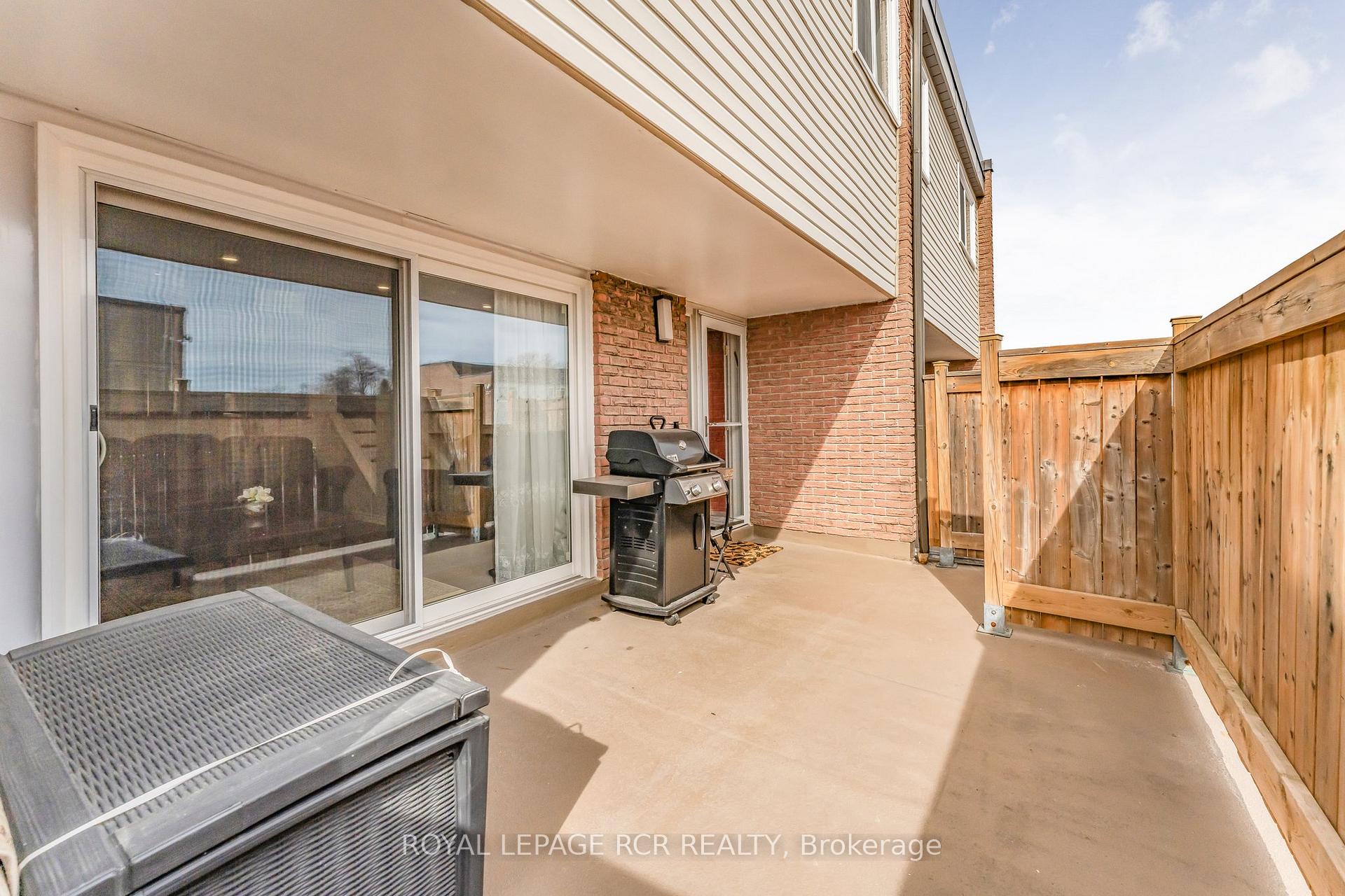 Photo 15 of 109 Milestone Crescent, Aurora, Aurora Village — HOMEH