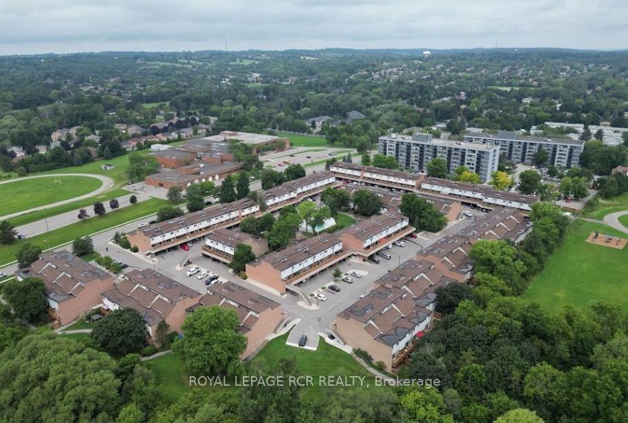 Photo 16 of 109 Milestone Crescent, Aurora, Aurora Village — HOMEH