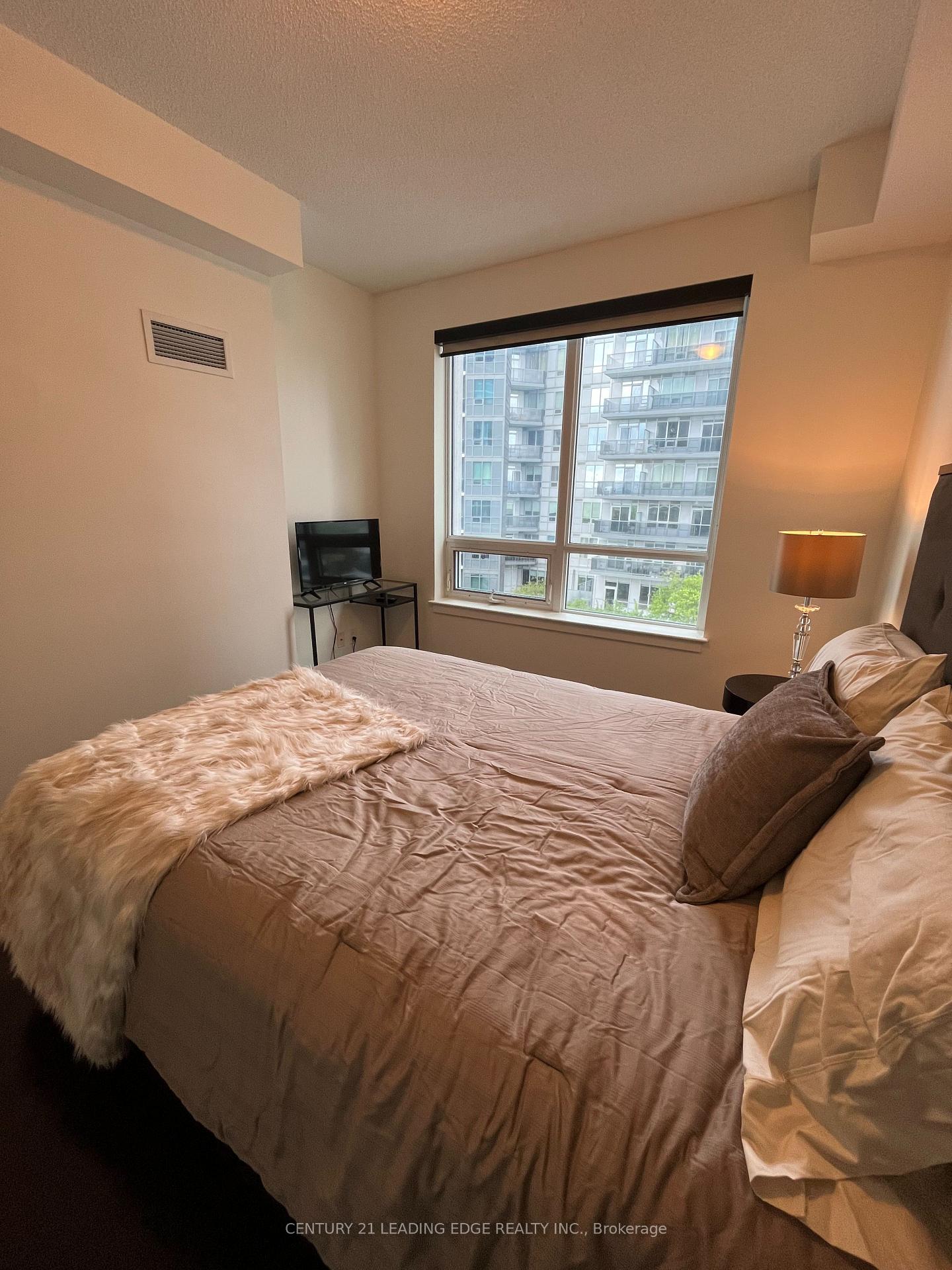 Photo 7 of Unit 732, 7165 Yonge Street, Markham, Thornhill — HOMEH