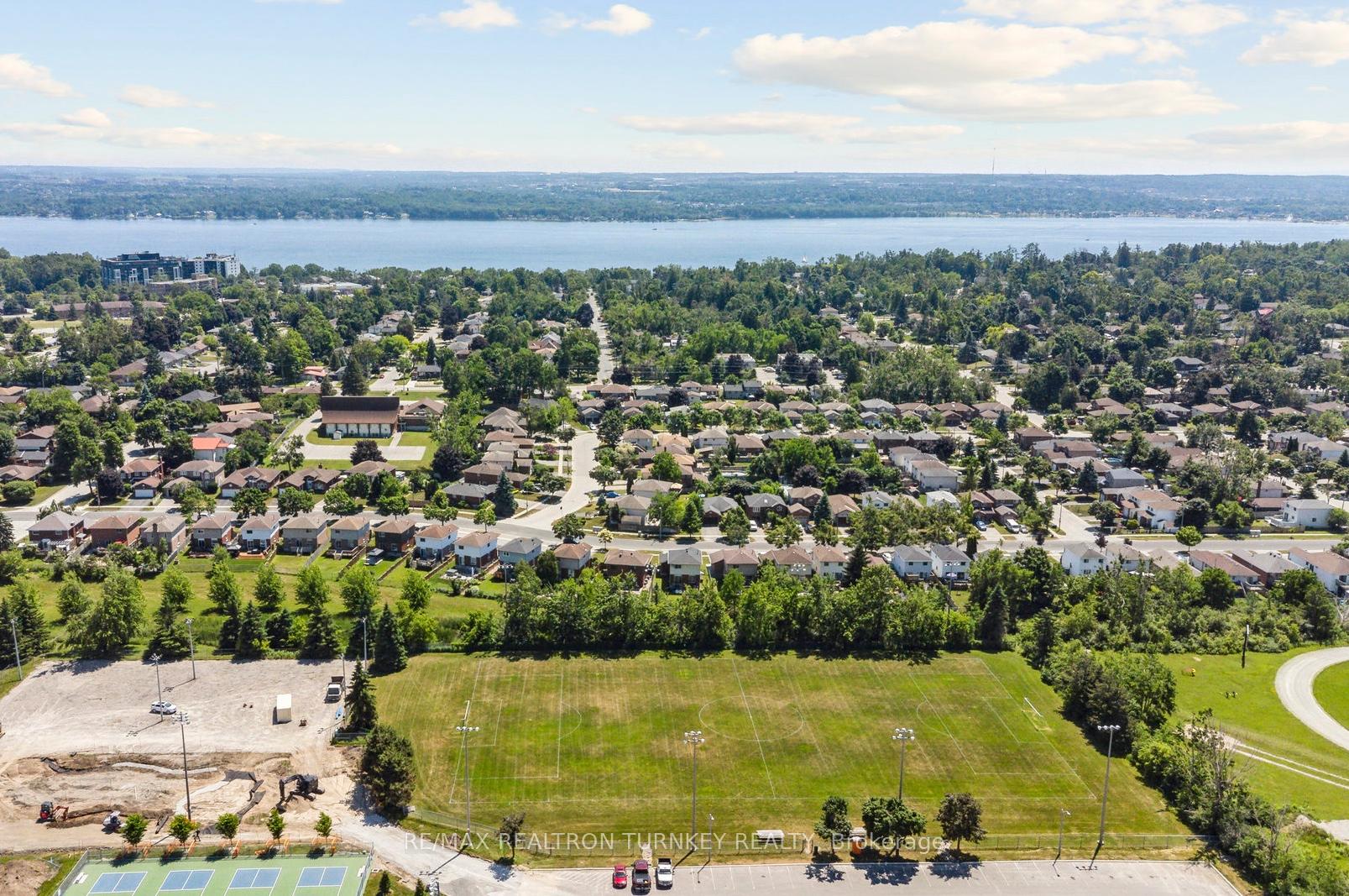 Photo 37 of Unit Upper, 62 Arthur Avenue, Barrie, Grove East — HOMEH