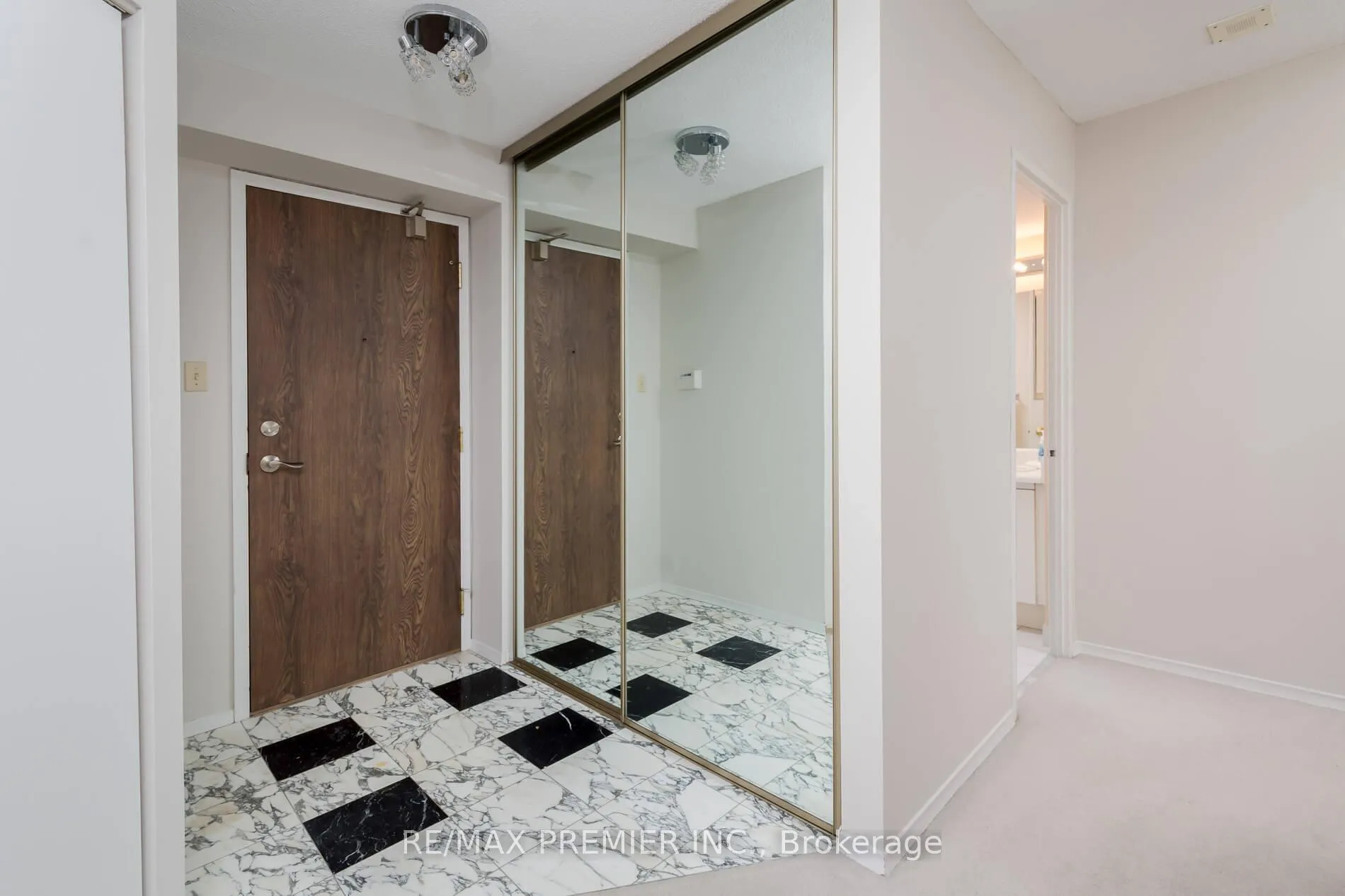 Photo 7 of Unit 1614 (Ph2), 7440 Bathurst Street, Vaughan, Brownridge — HOMEH