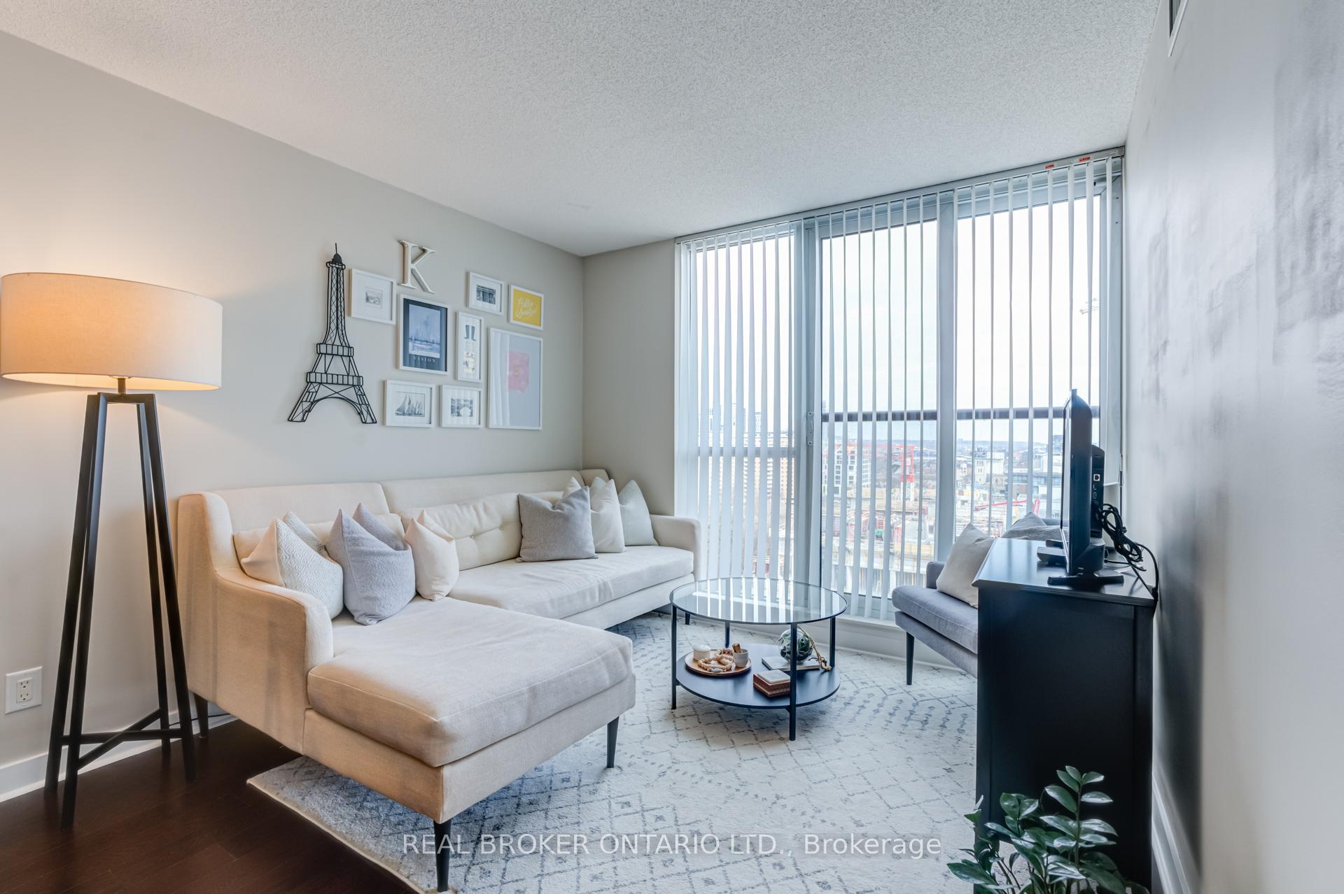 Front of Unit 1516, 320 Richmond Street E