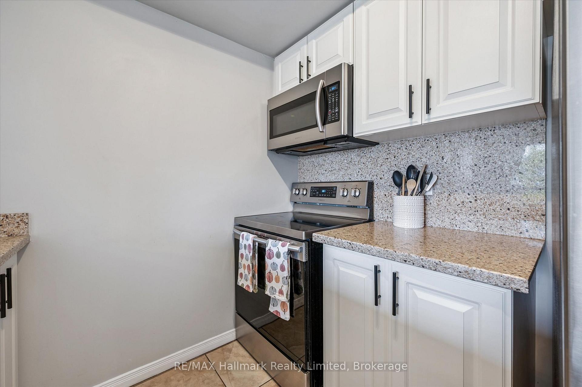 Photo 4 of Unit 27, 35 Mountford Drive, Guelph, Grange Road — HOMEH
