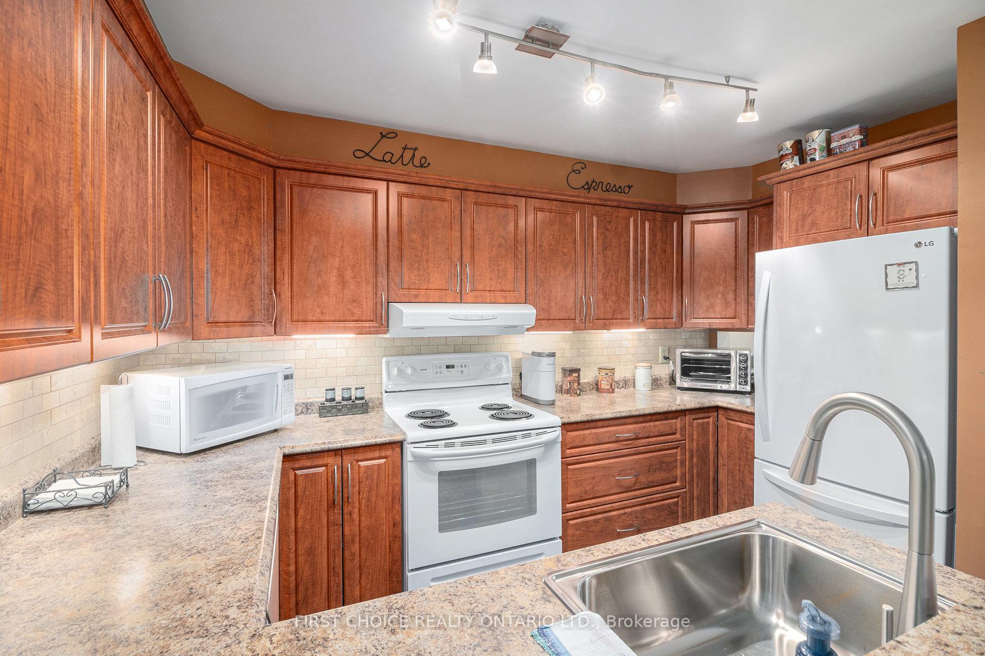 Photo 5 of Unit 209, 1810 Marsala Crescent, Ottawa, Fallingbrook/Pineridge — HOMEH