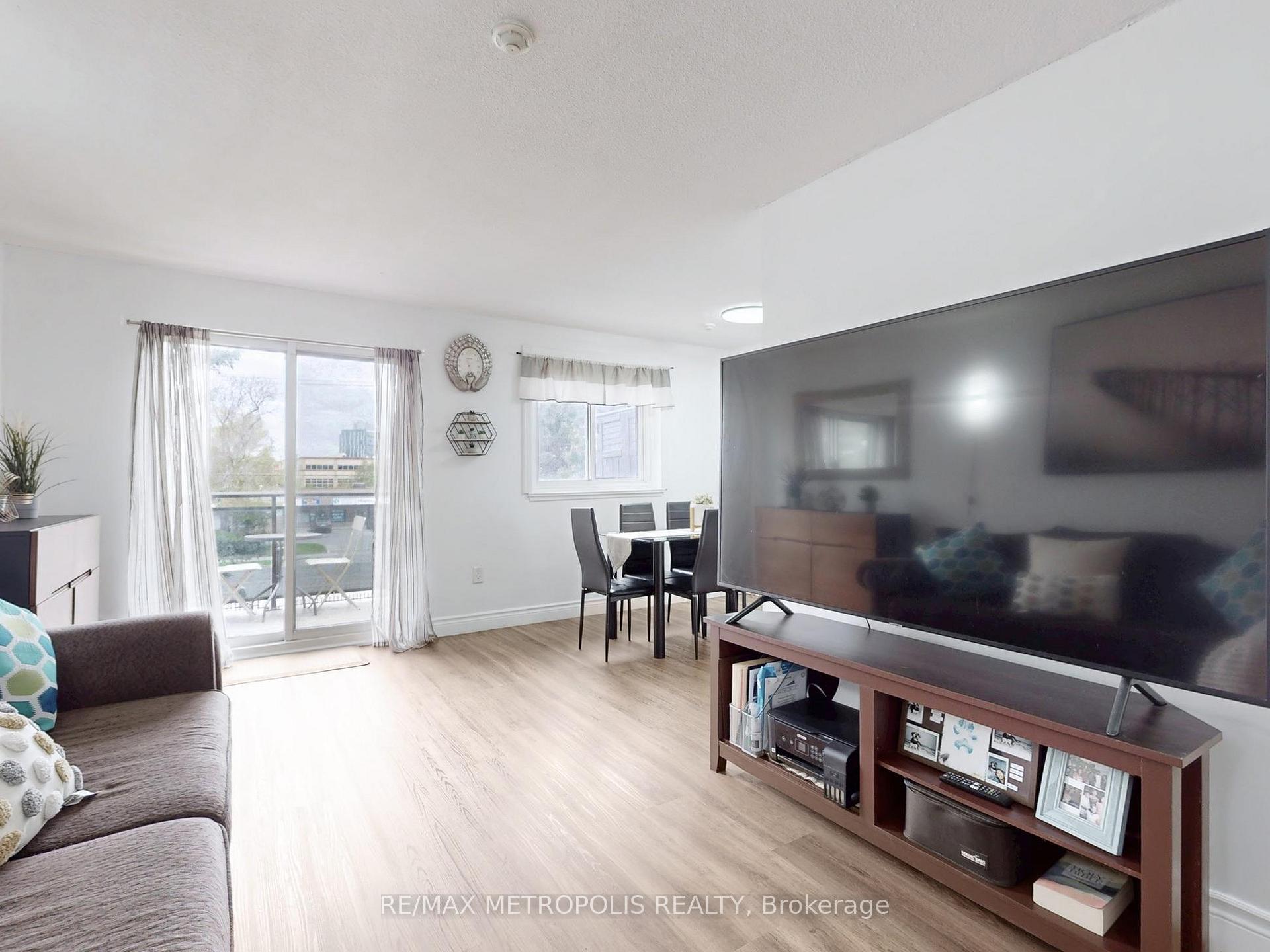 Photo 6 of Unit 104, 140 Ling Road, Scarborough, West Hill — HOMEH