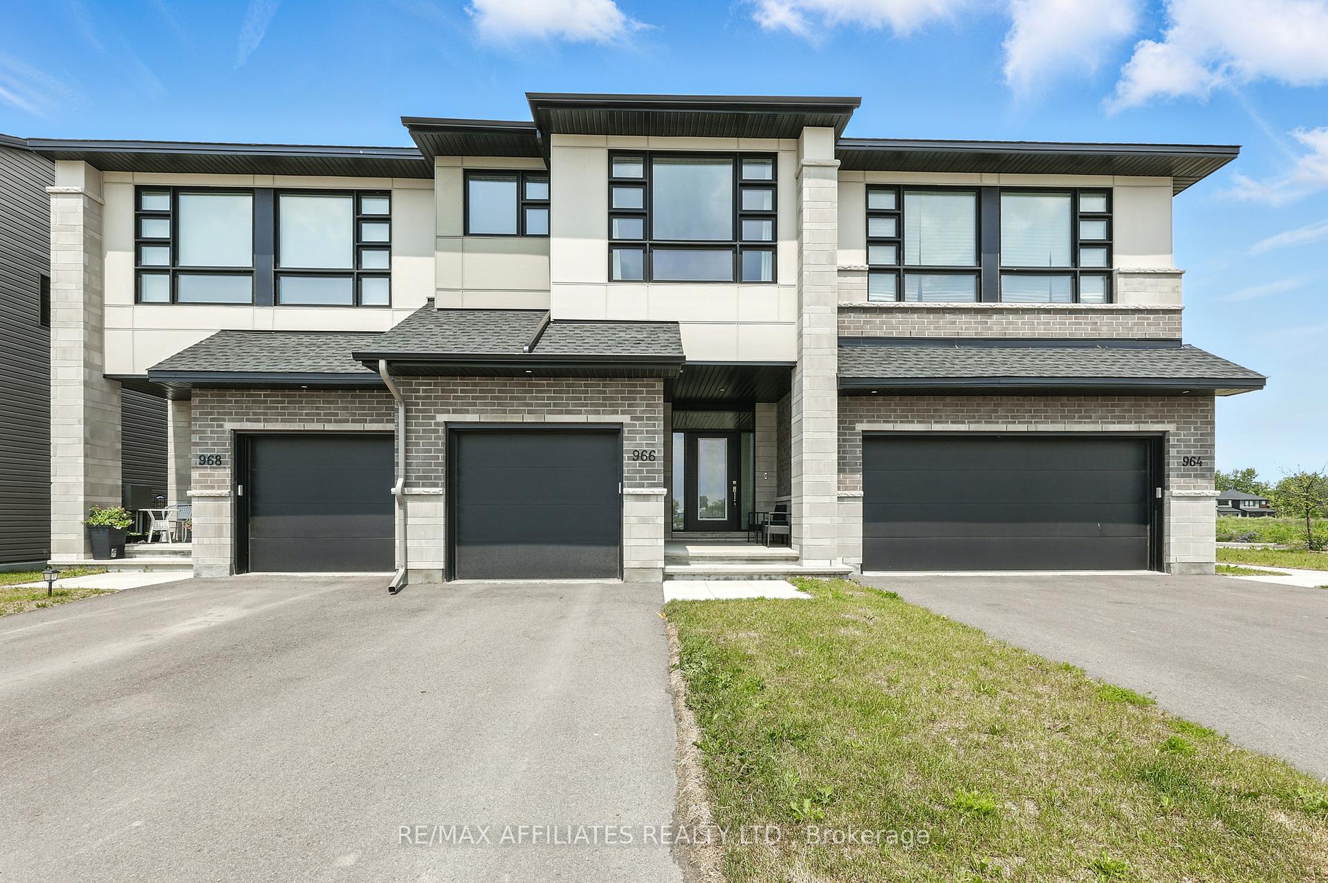 Front of 966 Acoustic Way