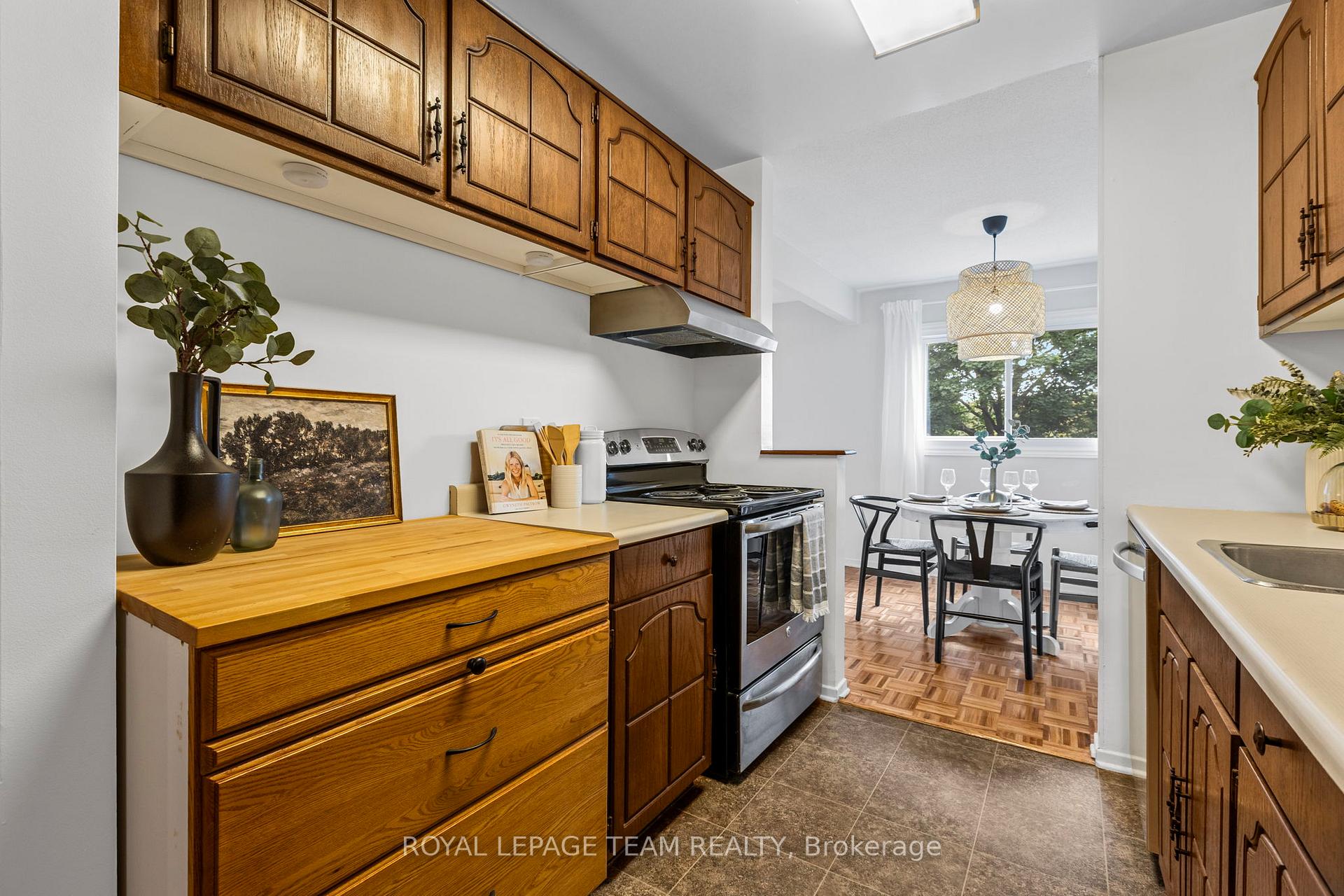 Photo 16 of 2163 Orient Park Drive, Ottawa, Blackburn Hamlet (South) — HOMEH