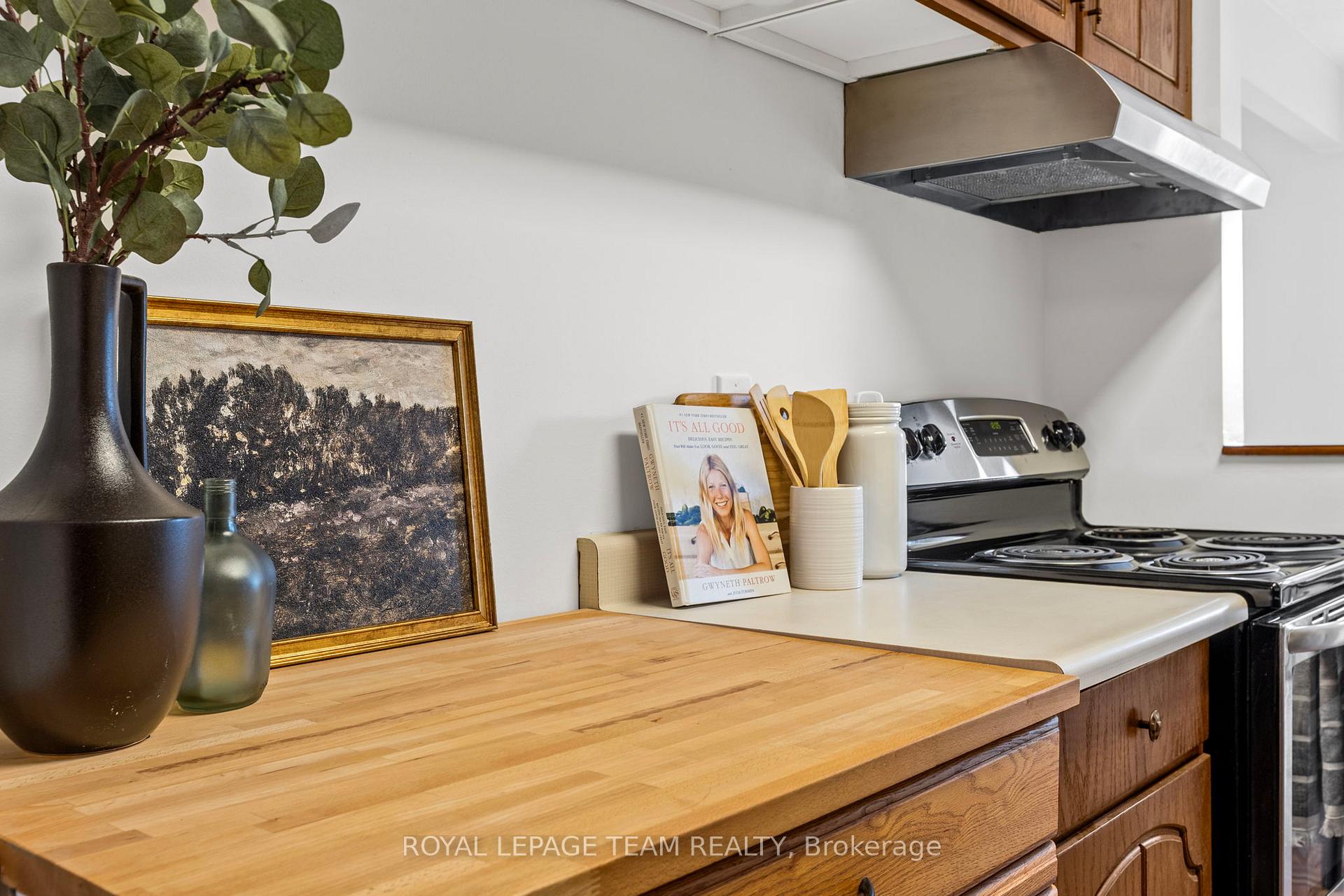Photo 17 of 2163 Orient Park Drive, Ottawa, Blackburn Hamlet (South) — HOMEH