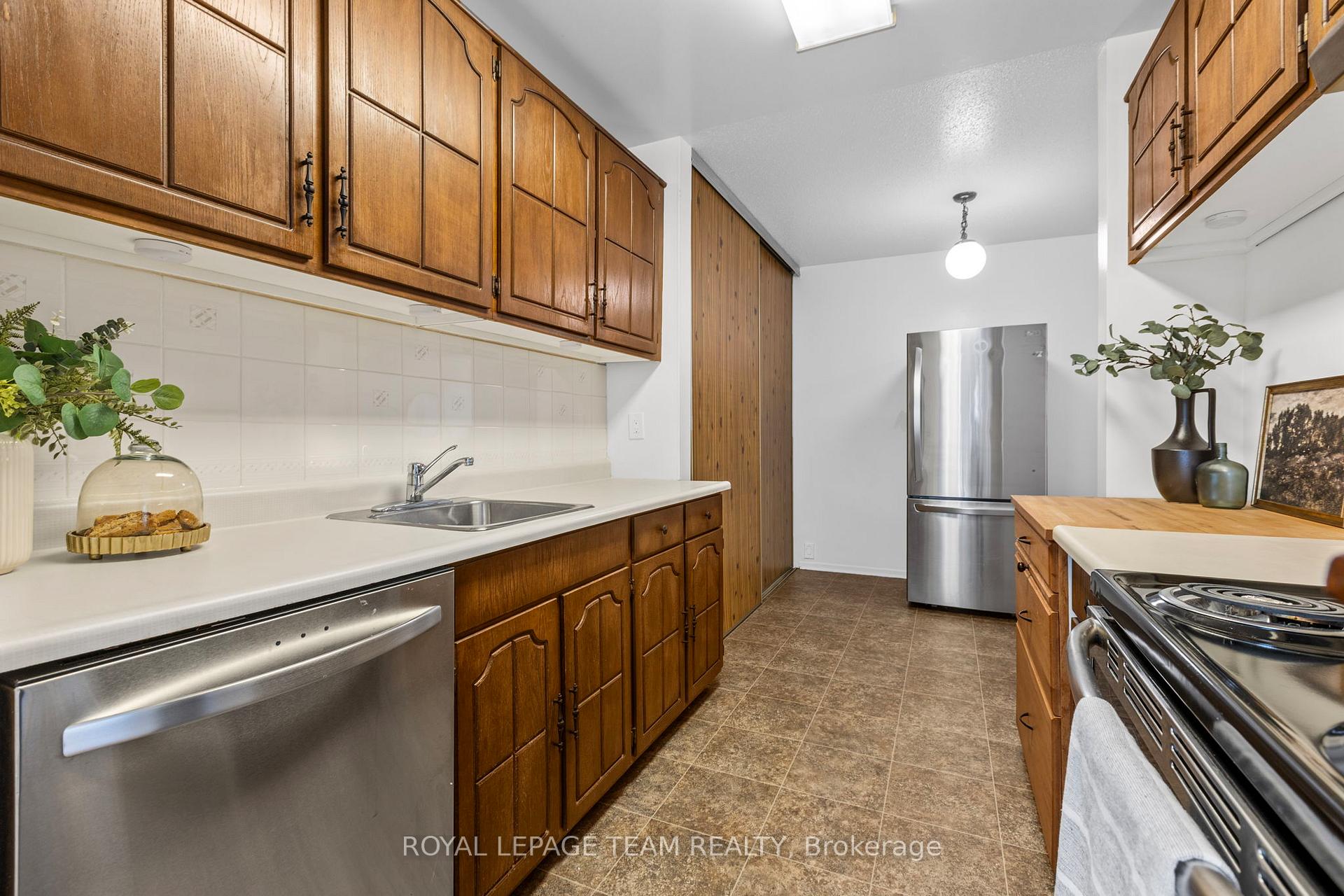 Photo 19 of 2163 Orient Park Drive, Ottawa, Blackburn Hamlet (South) — HOMEH