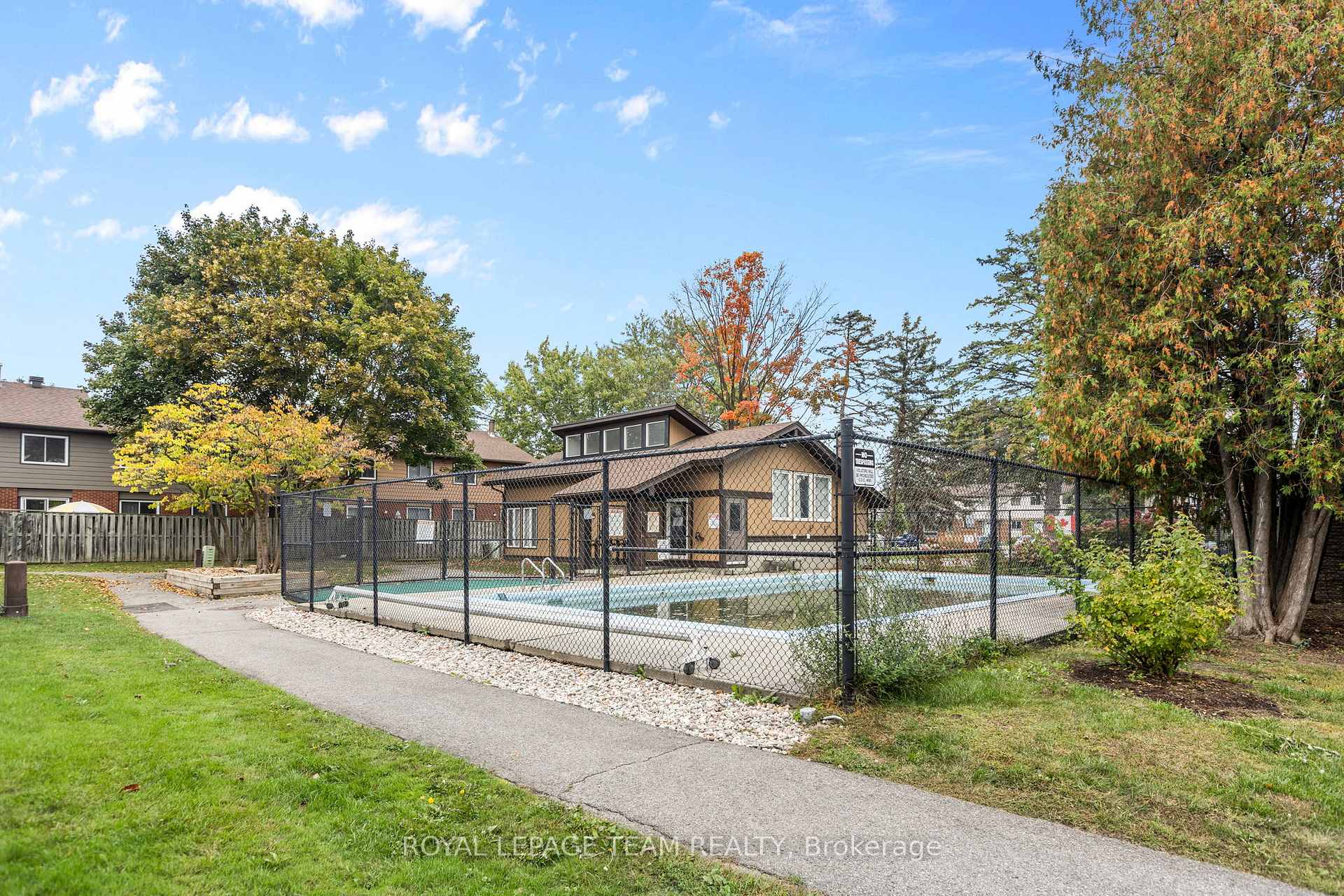 Photo 37 of 2163 Orient Park Drive, Ottawa, Blackburn Hamlet (South) — HOMEH