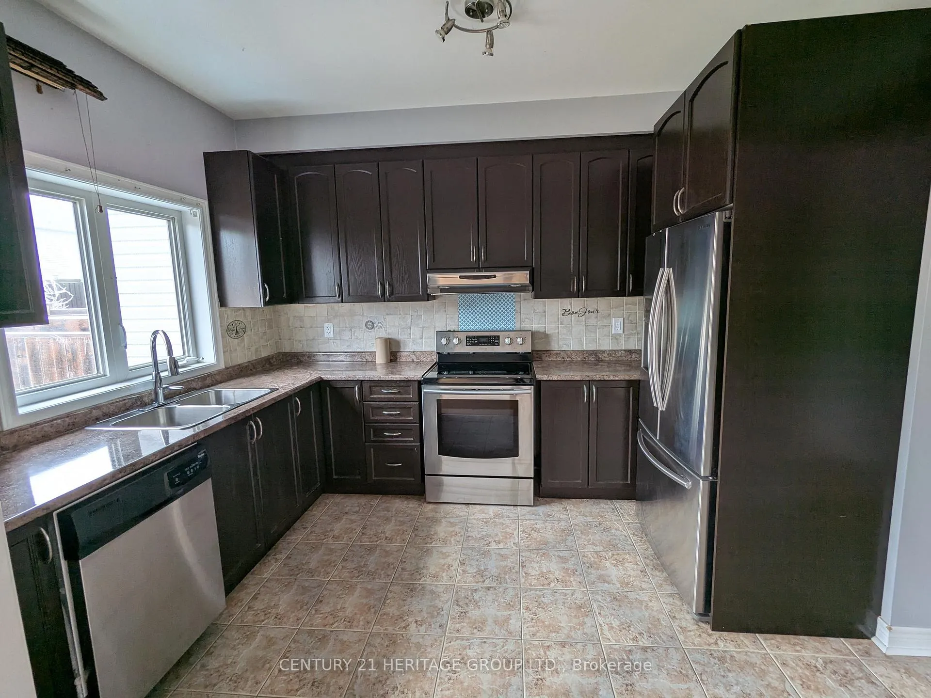 Photo 4 of 93 Pearcey Crescent, Barrie, West Bayfield — HOMEH