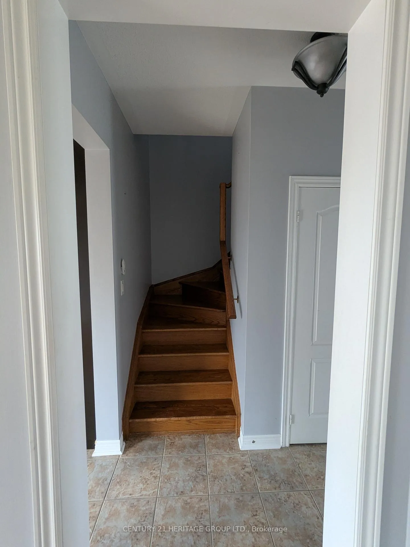 Photo 6 of 93 Pearcey Crescent, Barrie, West Bayfield — HOMEH