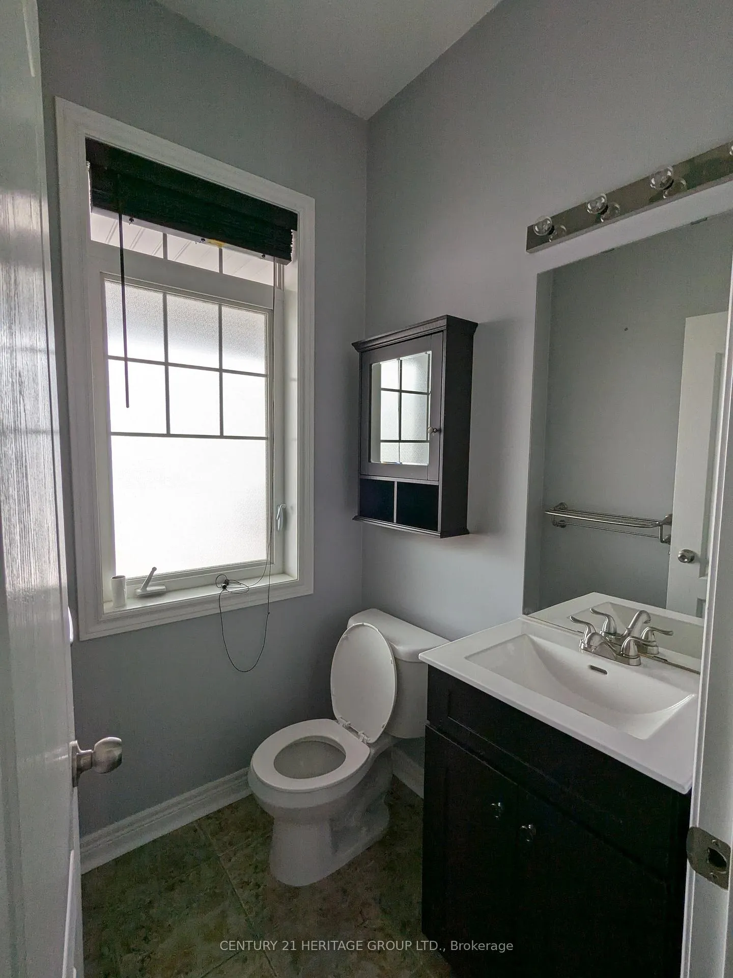 Photo 8 of 93 Pearcey Crescent, Barrie, West Bayfield — HOMEH