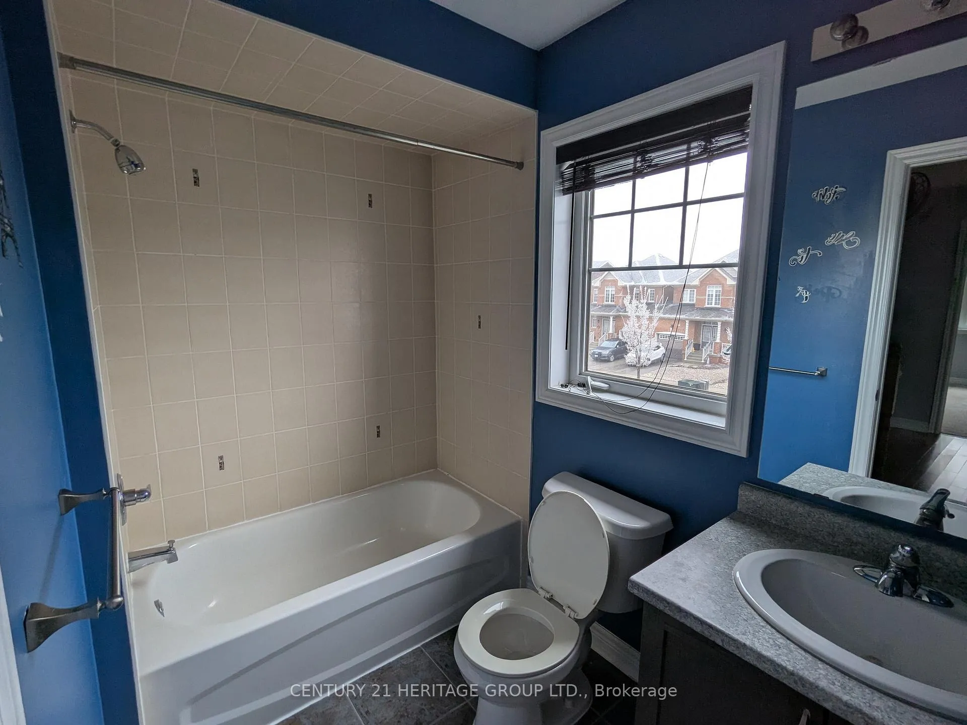 Photo 9 of 93 Pearcey Crescent, Barrie, West Bayfield — HOMEH