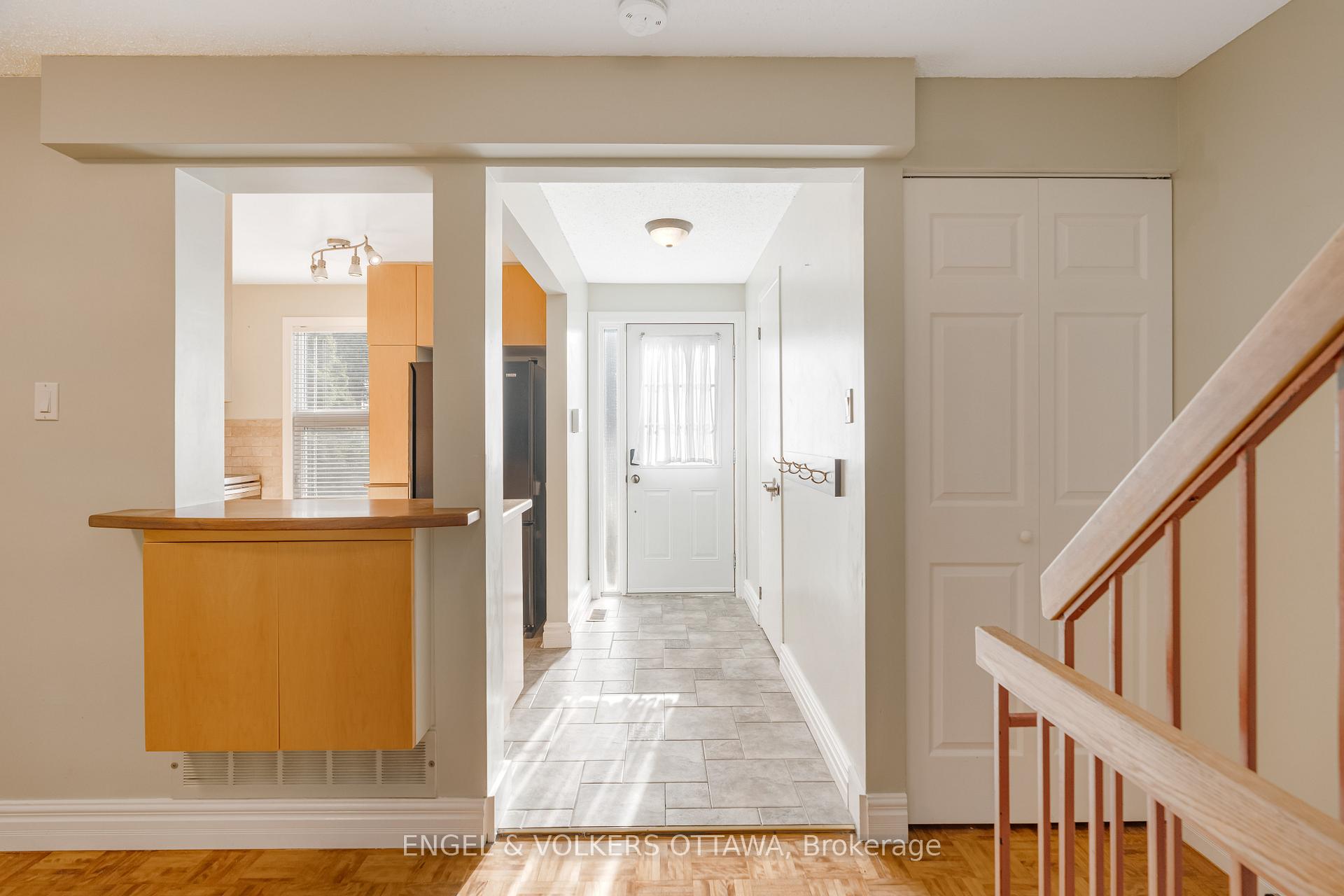 Photo 4 of Unit D, 30 Castlebrook Lane, Ottawa, Centrepointe — HOMEH