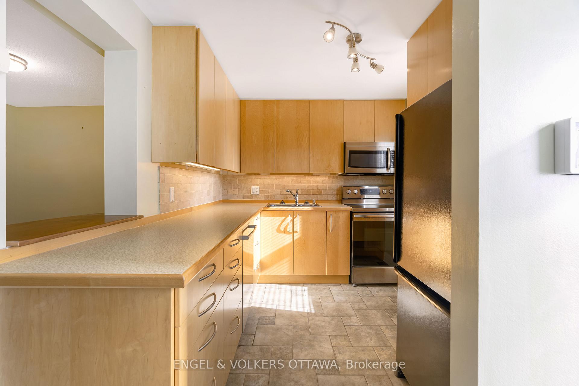 Photo 5 of Unit D, 30 Castlebrook Lane, Ottawa, Centrepointe — HOMEH