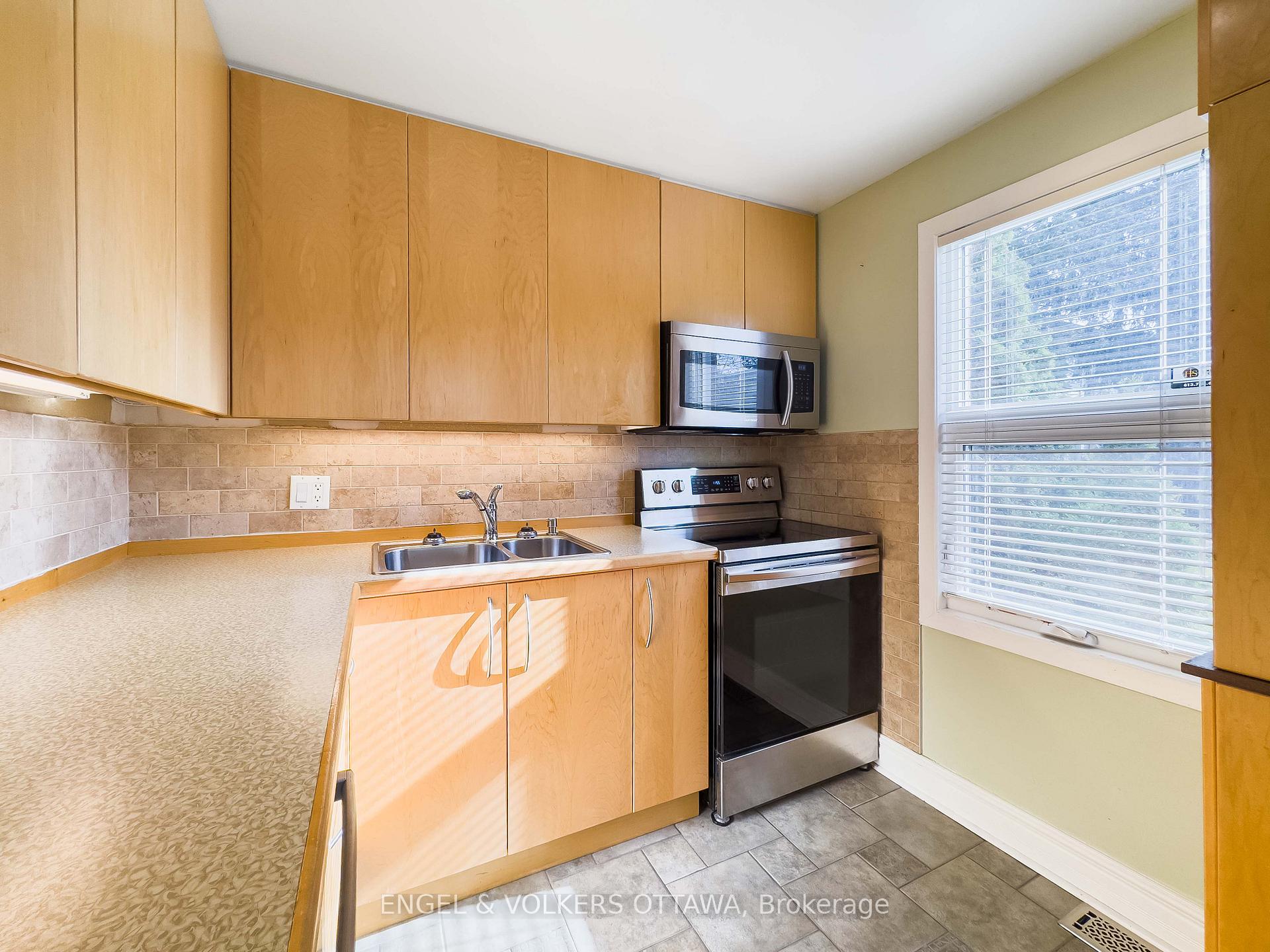 Photo 6 of Unit D, 30 Castlebrook Lane, Ottawa, Centrepointe — HOMEH