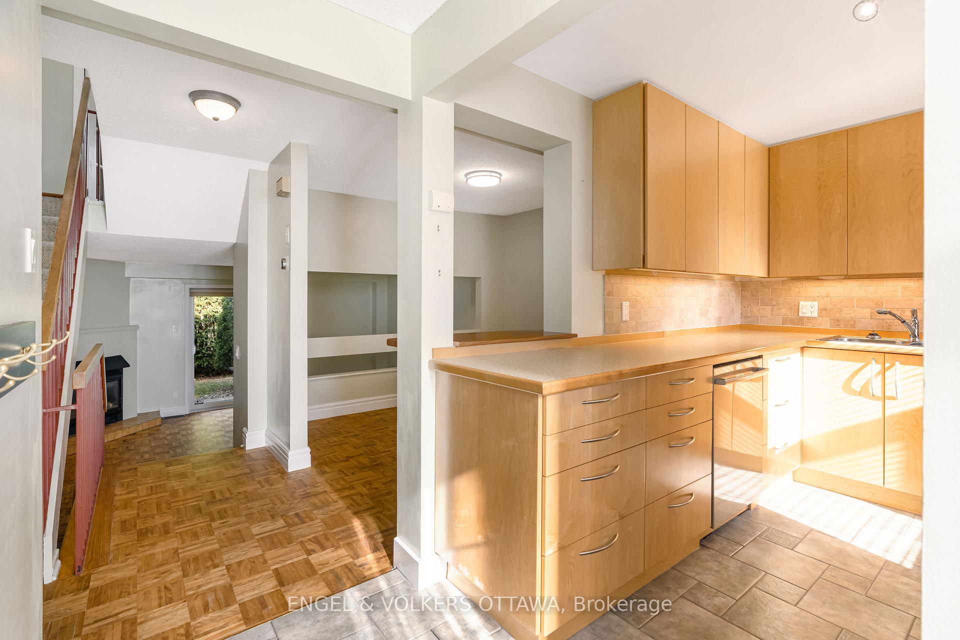 Photo 8 of Unit D, 30 Castlebrook Lane, Ottawa, Centrepointe — HOMEH