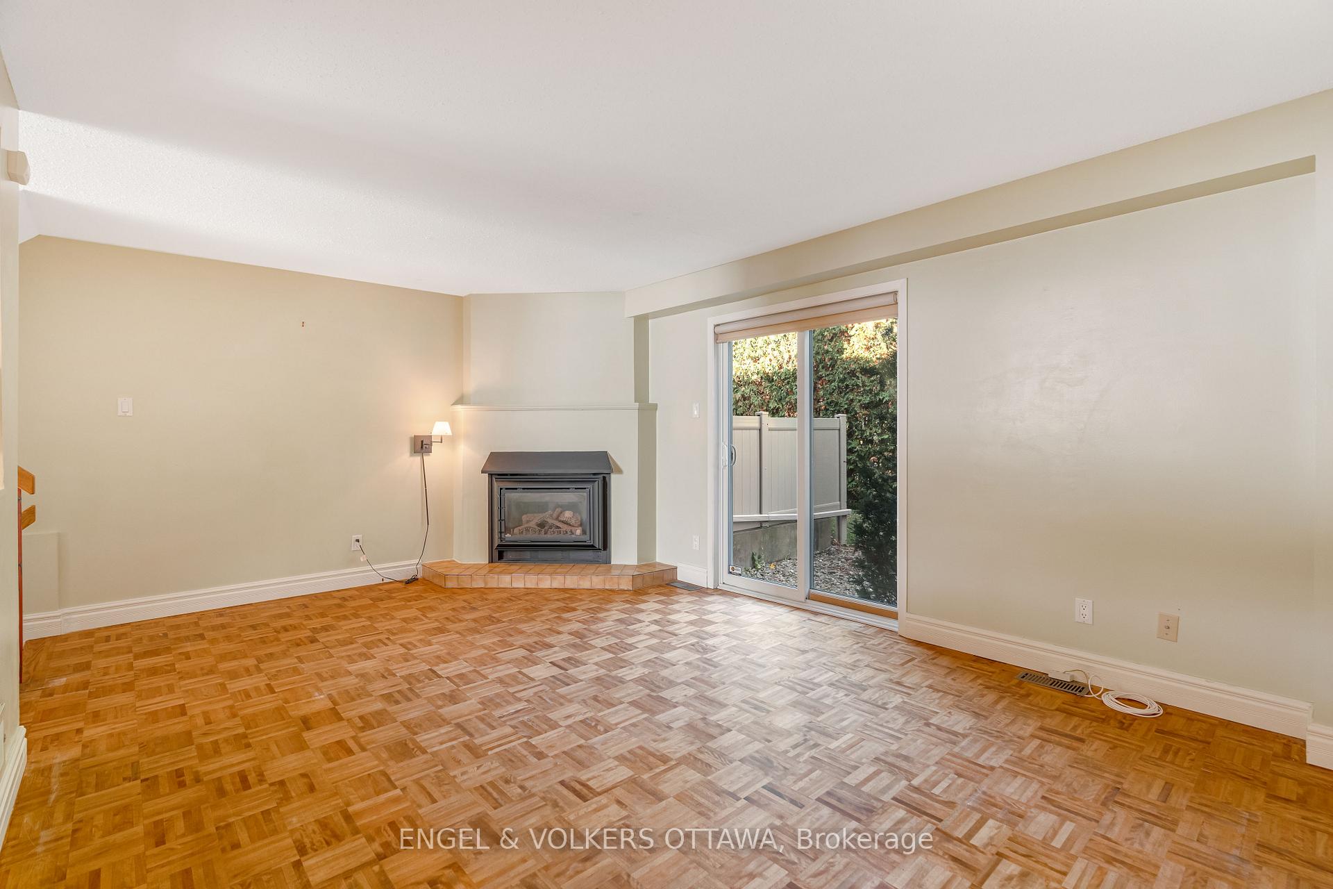 Photo 13 of Unit D, 30 Castlebrook Lane, Ottawa, Centrepointe — HOMEH