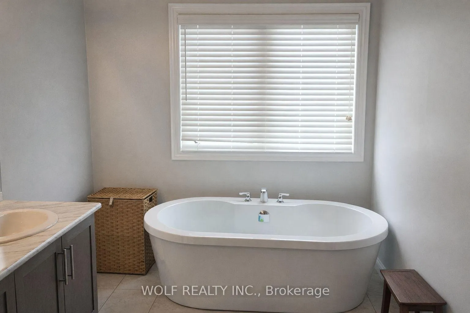 Photo 10 of 15 Covina Road, Brampton, Credit Valley — HOMEH