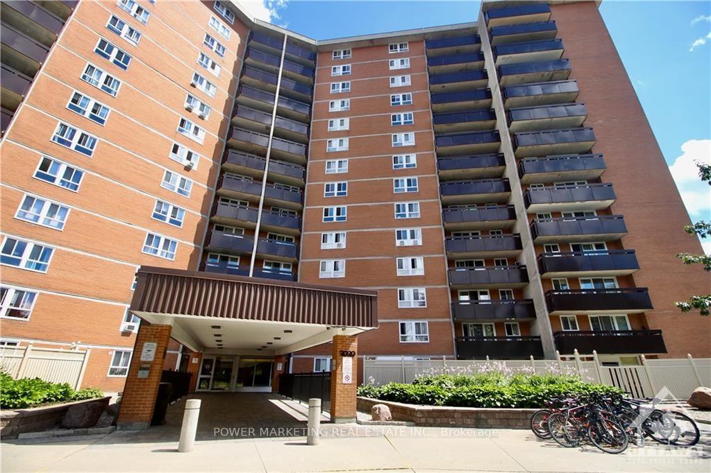 Front of Unit 1005, 2020 Jasmine Crescent