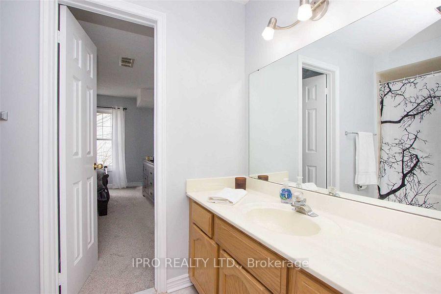 Photo 10 of Unit D-17, 1663 Nash Road, Clarington, Courtice — HOMEH
