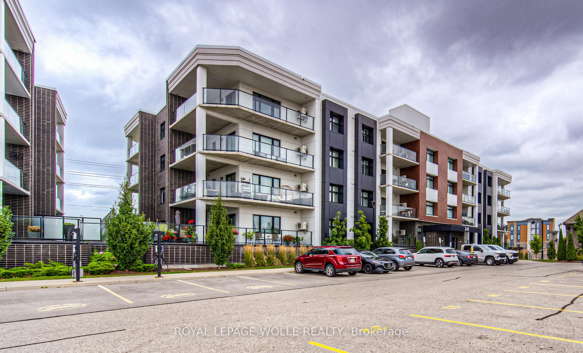 Photo 2 of Unit 303, 249 Grey Silo Road, Waterloo — HOMEH