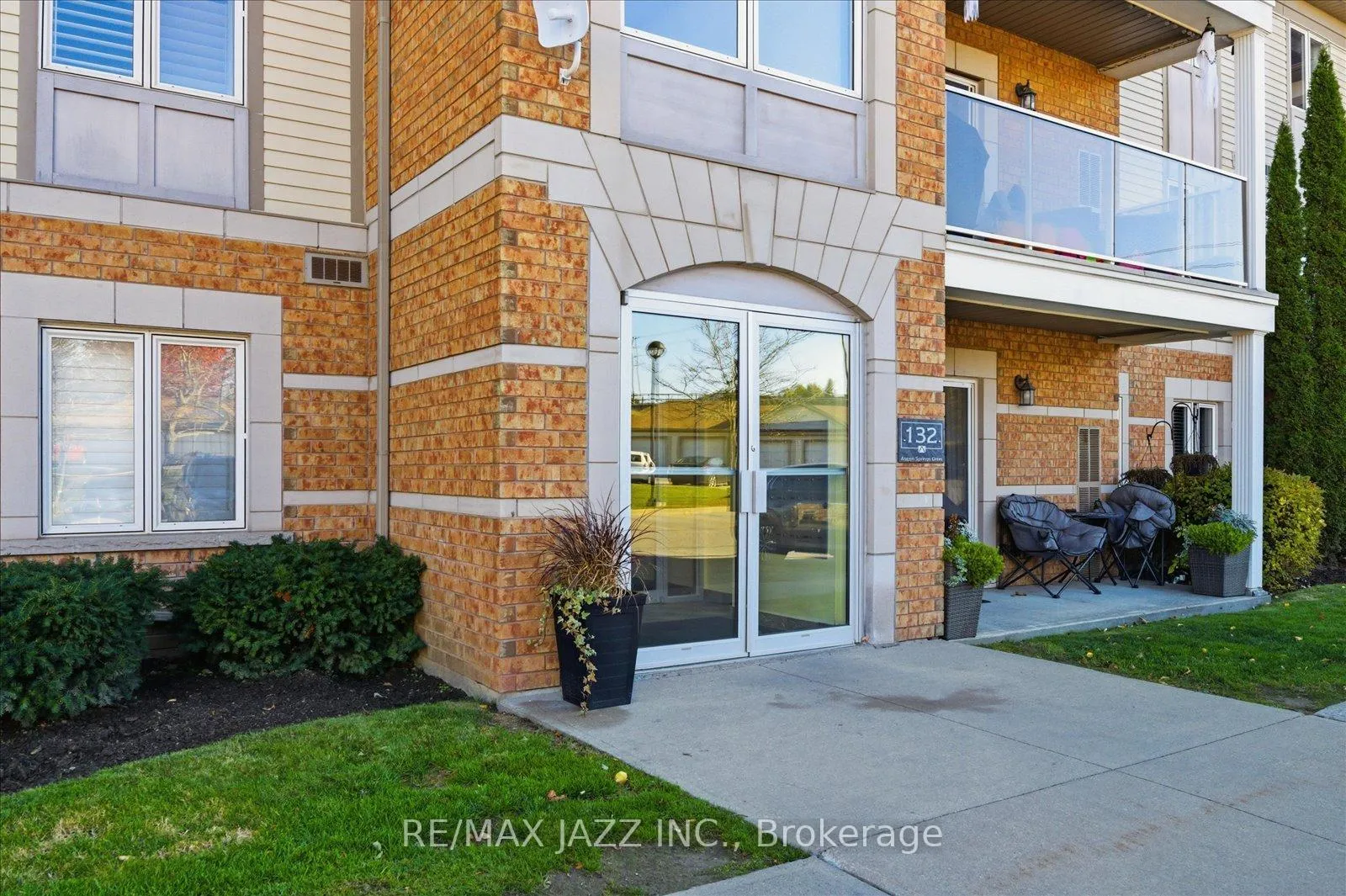 Photo 8 of Unit 310, 132 Aspen Springs Drive, Clarington, Bowmanville — HOMEH
