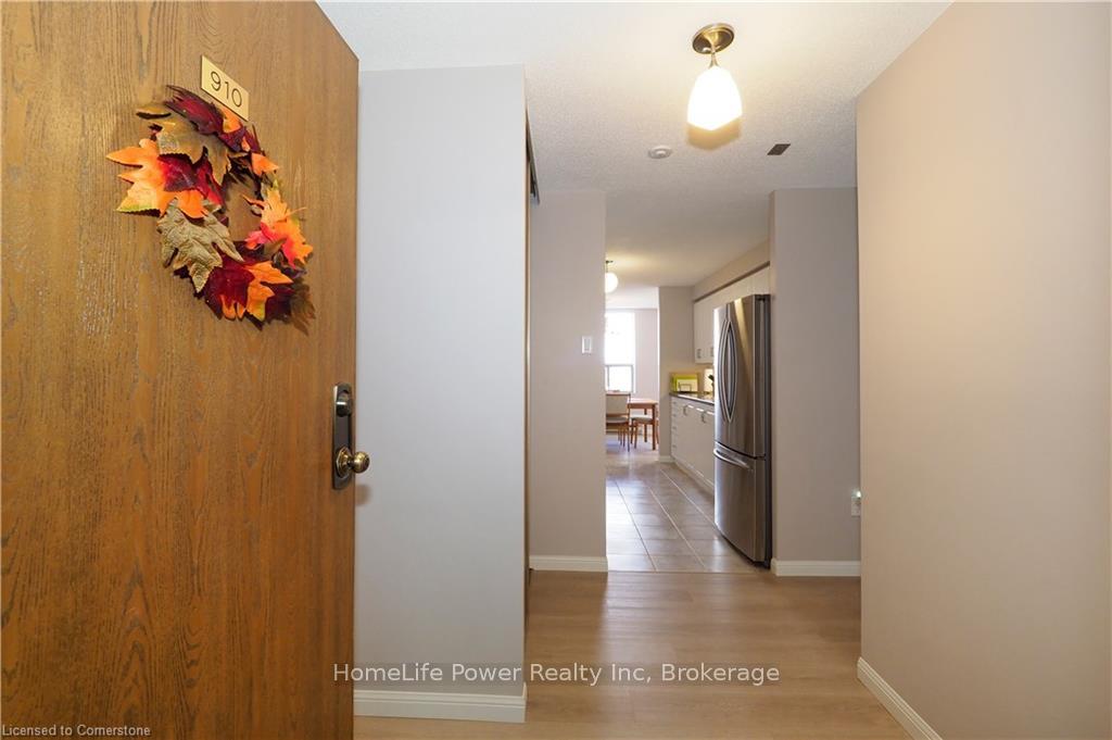 Photo 5 of Unit 910, 55 Green Valley Drive, Kitchener — HOMEH