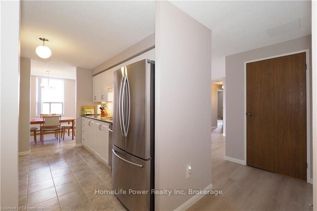 Photo 7 of Unit 910, 55 Green Valley Drive, Kitchener — HOMEH