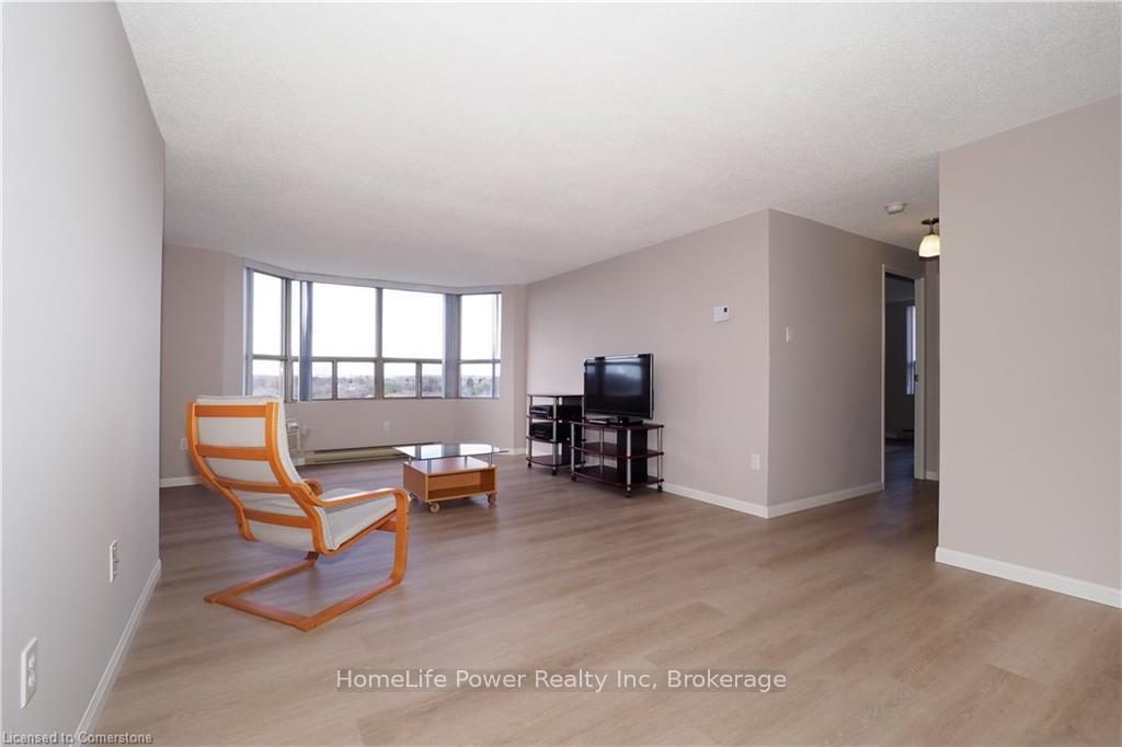 Photo 8 of Unit 910, 55 Green Valley Drive, Kitchener — HOMEH