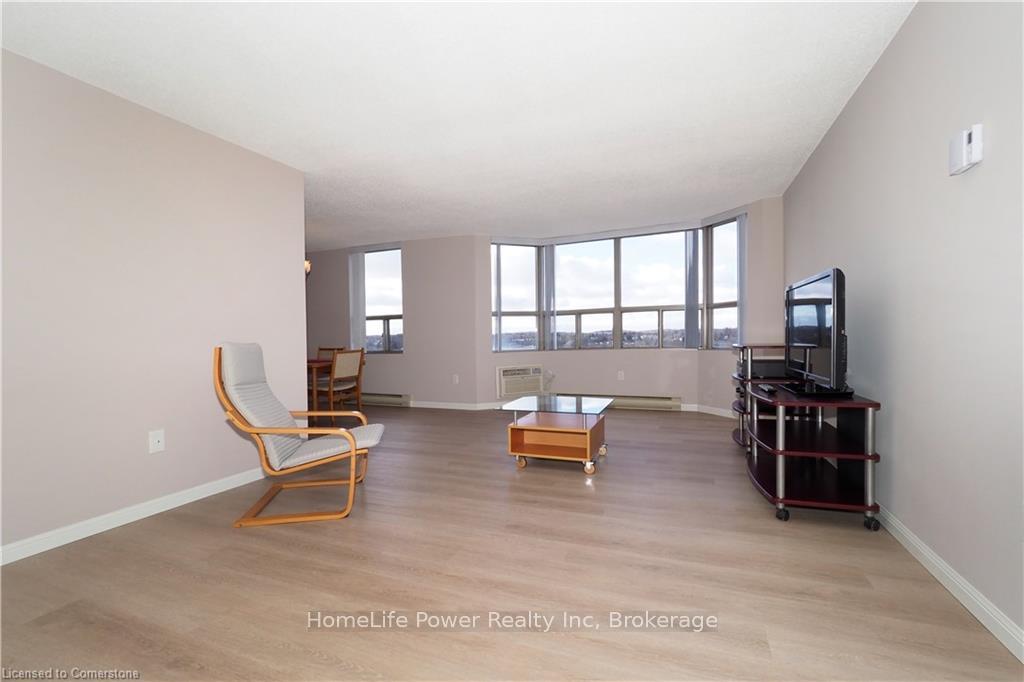 Photo 9 of Unit 910, 55 Green Valley Drive, Kitchener — HOMEH