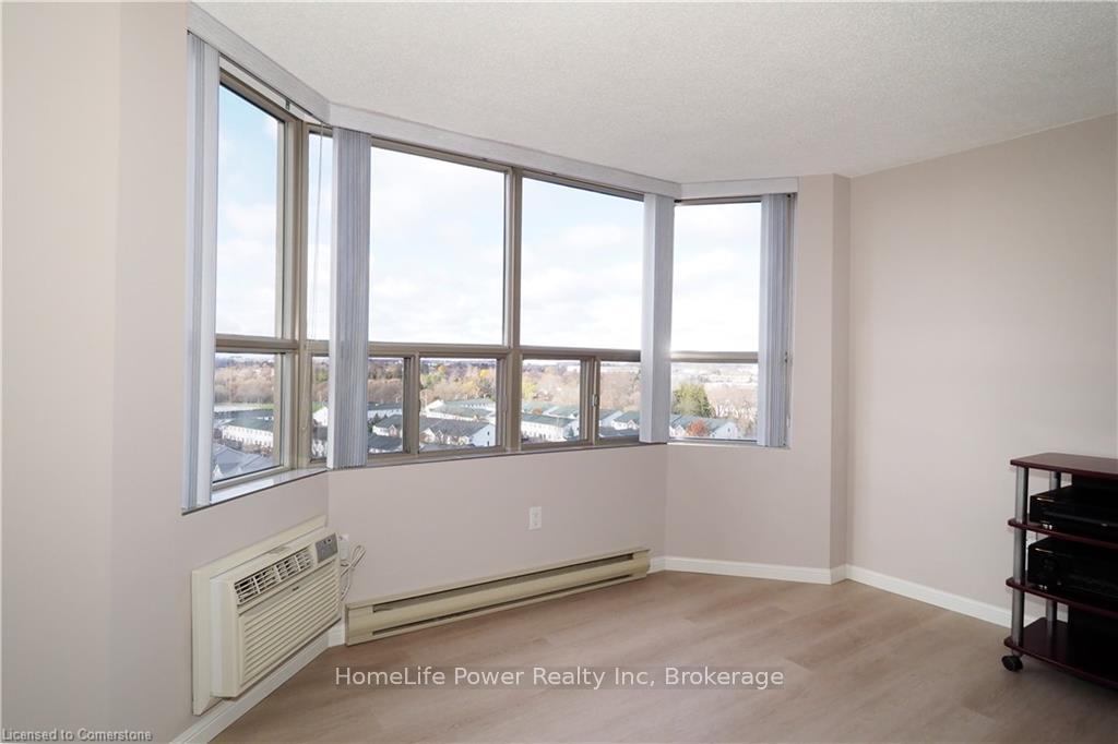 Photo 11 of Unit 910, 55 Green Valley Drive, Kitchener — HOMEH